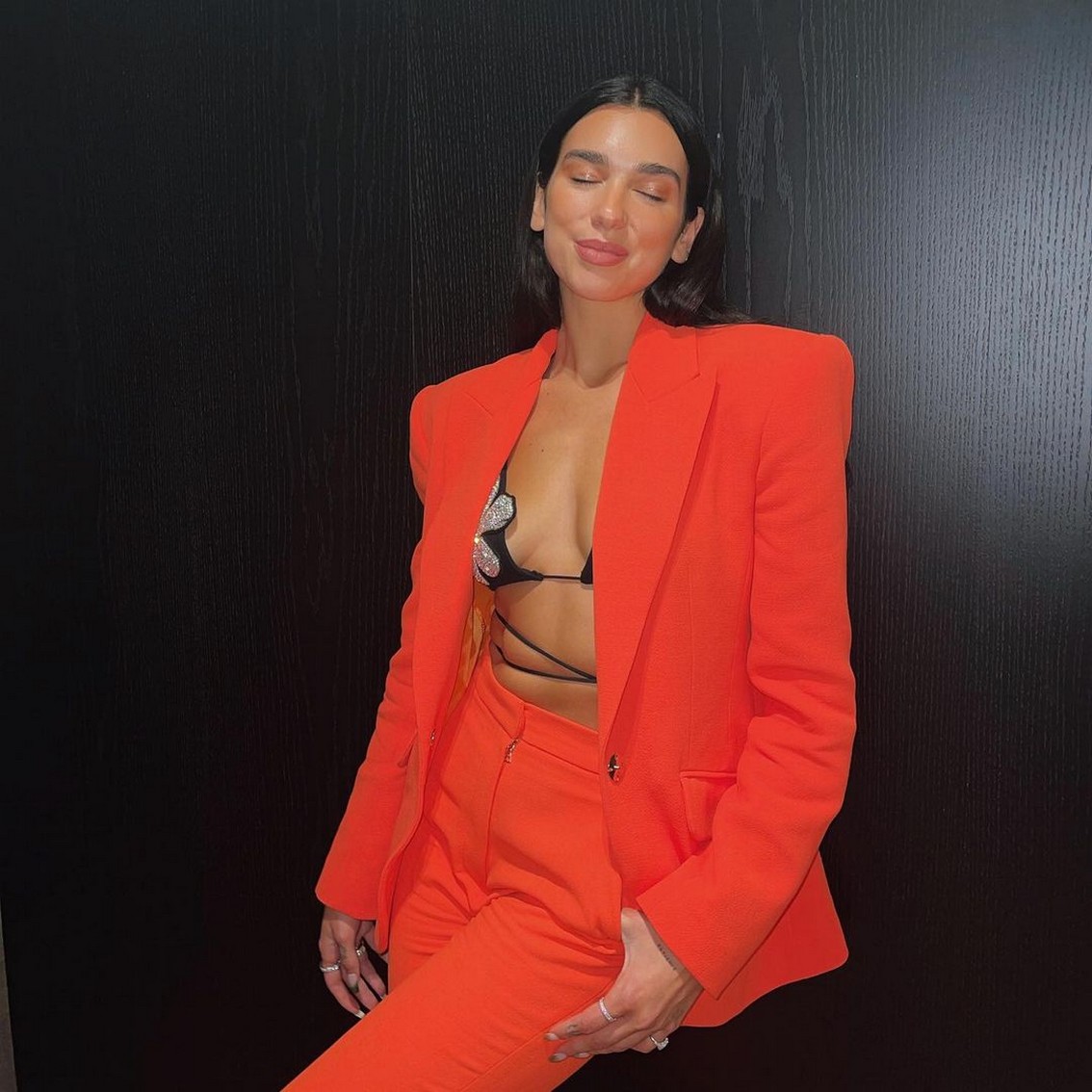 dua-lipa-wears-a-jacket-on-an-almost-naked-body-thefappening-cfd-3-1 Dua Lipa Hot Braless Look