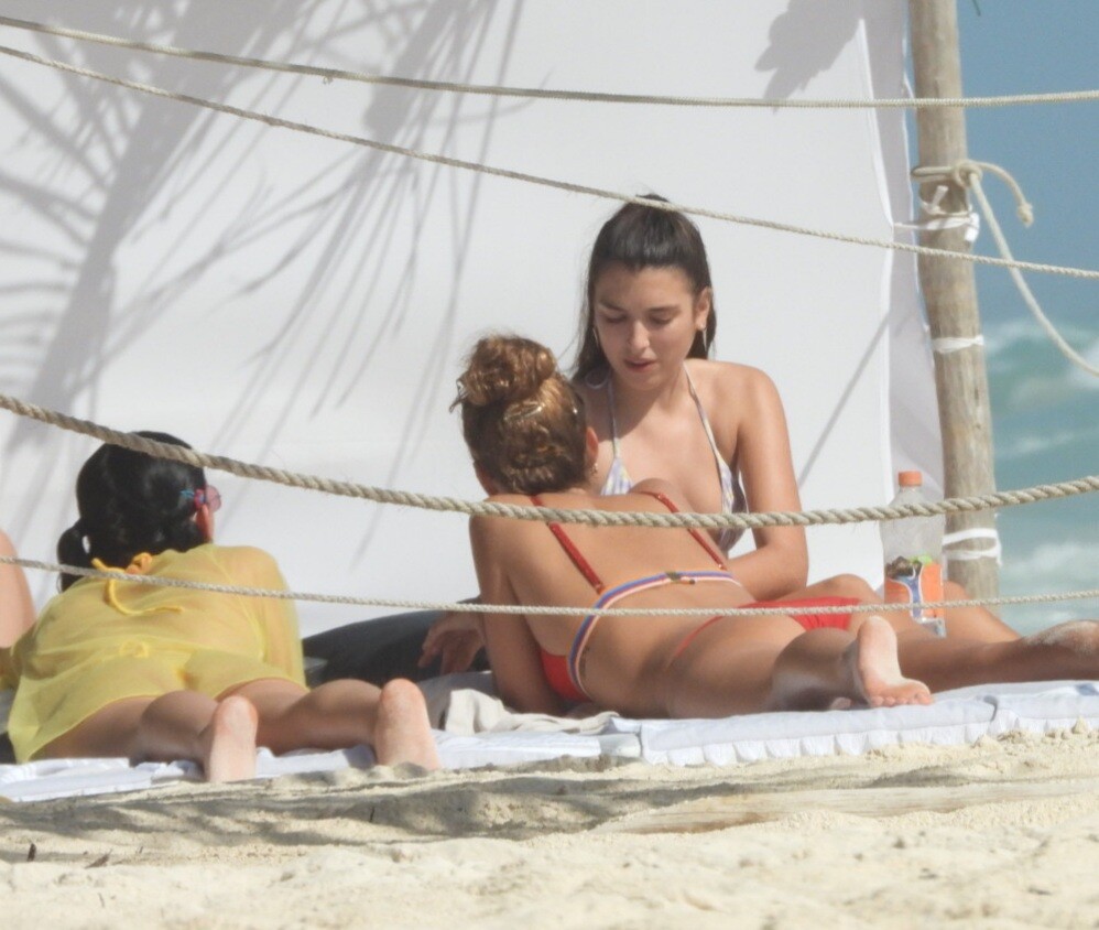 dua-lipas-bikini-and-a-sexy-body-that-supermodels-will-envy-thefappening-cfd-7 dua lipas bikini and a sexy body that supermodels will envy thefappening cfd 7