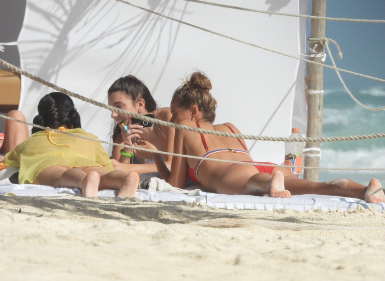 dua-lipas-bikini-and-a-sexy-body-that-supermodels-will-envy-thefappening-cfd-8 dua lipas bikini and a sexy body that supermodels will envy thefappening cfd 8