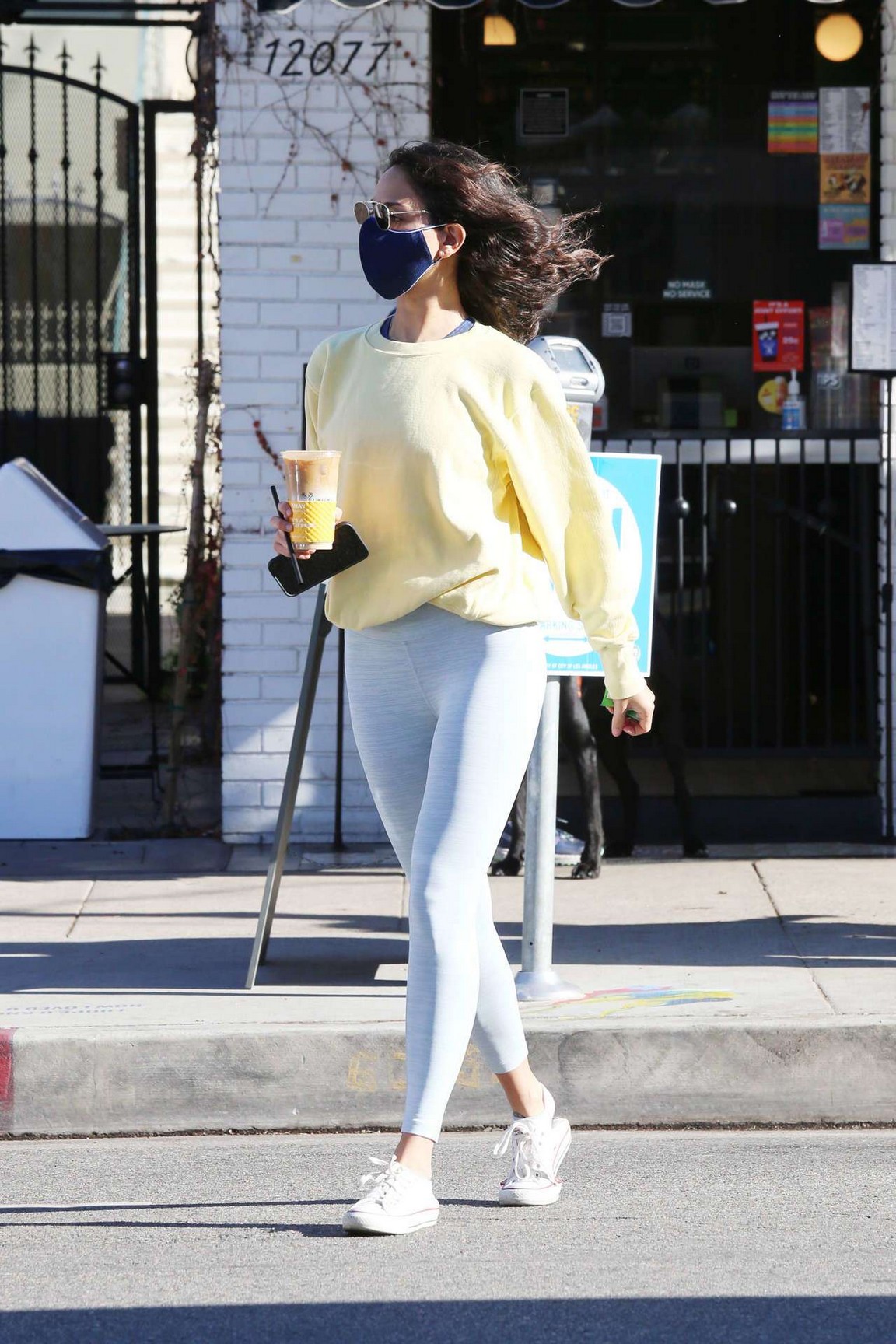 eiza-gonzalez-in-white-leggings-thefappening-cfd-6 eiza gonzalez in white leggings thefappening cfd 6