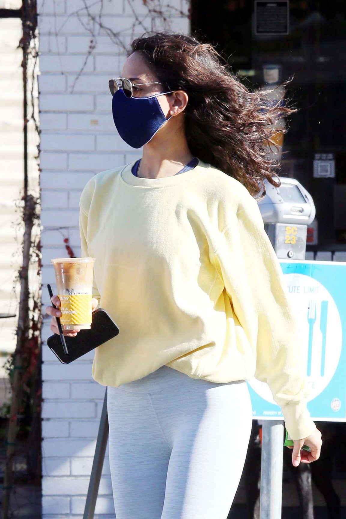 eiza-gonzalez-in-white-leggings-thefappening-cfd-7 eiza gonzalez in white leggings thefappening cfd 7