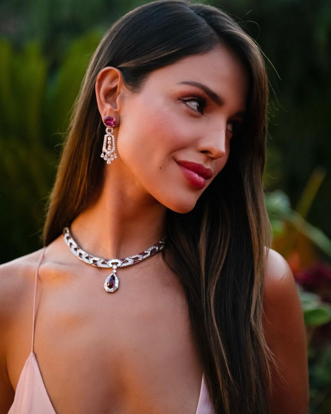 eiza-gonzalez-tits-clevage-thefappening-cfd-4 Eiza Gonzalez Fappening