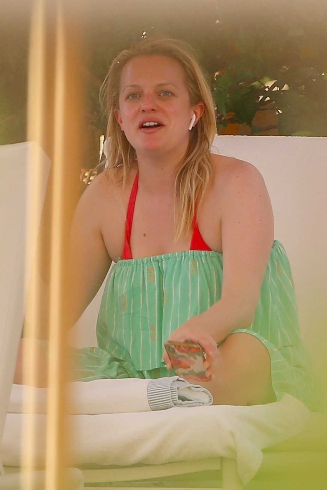 elisabeth-moss-sexy-thefappening-cfd-10 Elisabeth Moss Hot