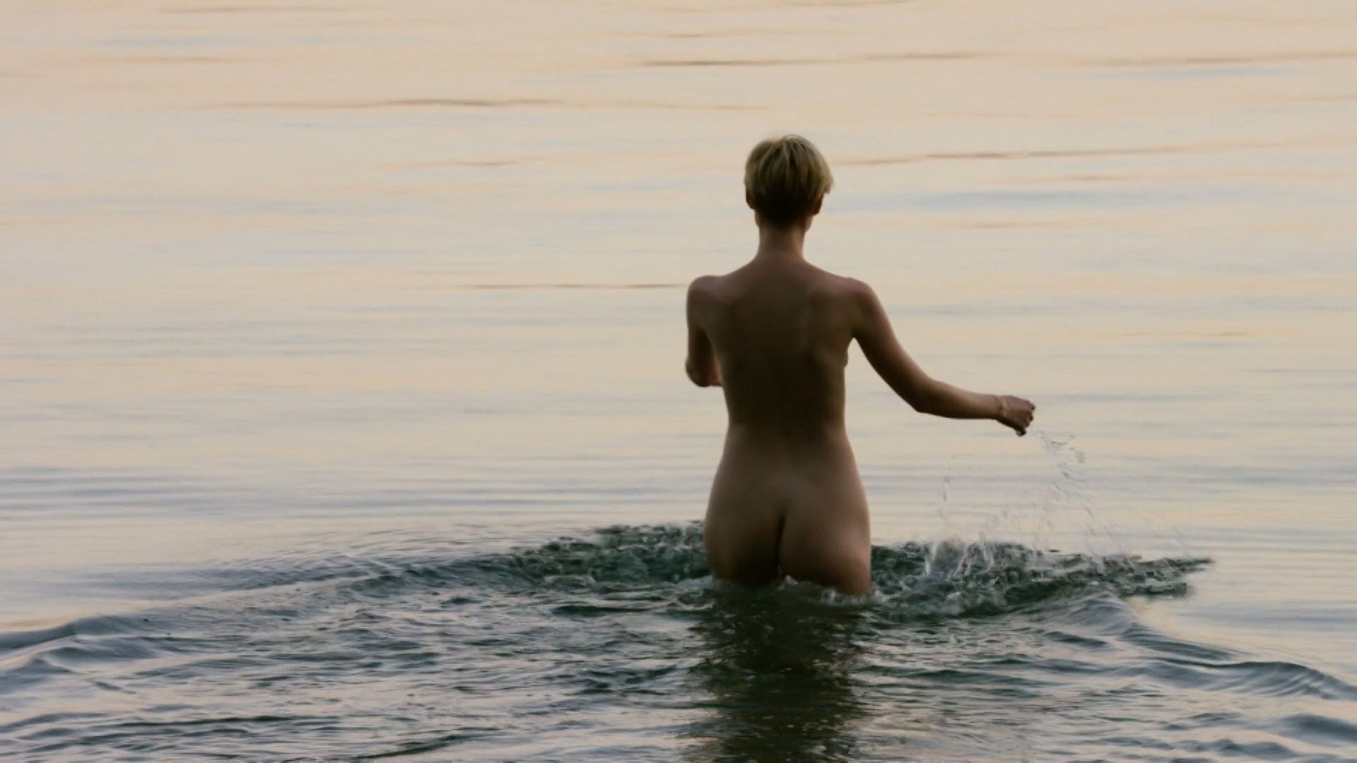 elizabeth-debicki-nude-sexy-3 Elizabeth-Debicki-Nude-Sexy-3