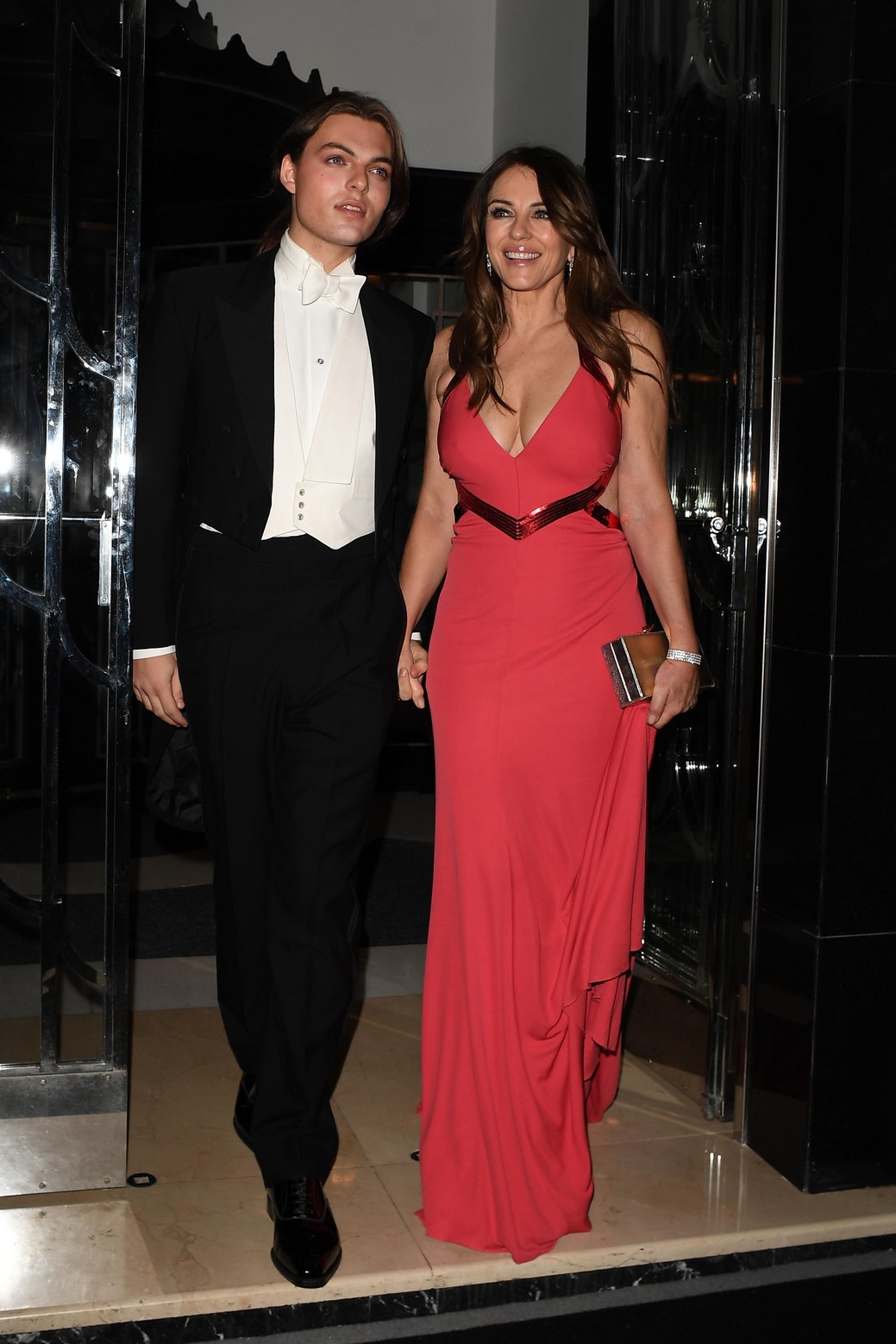 elizabeth-hurley-tits-in-cleavage-thefappening-cfd-4 elizabeth hurley tits in cleavage thefappening cfd 4