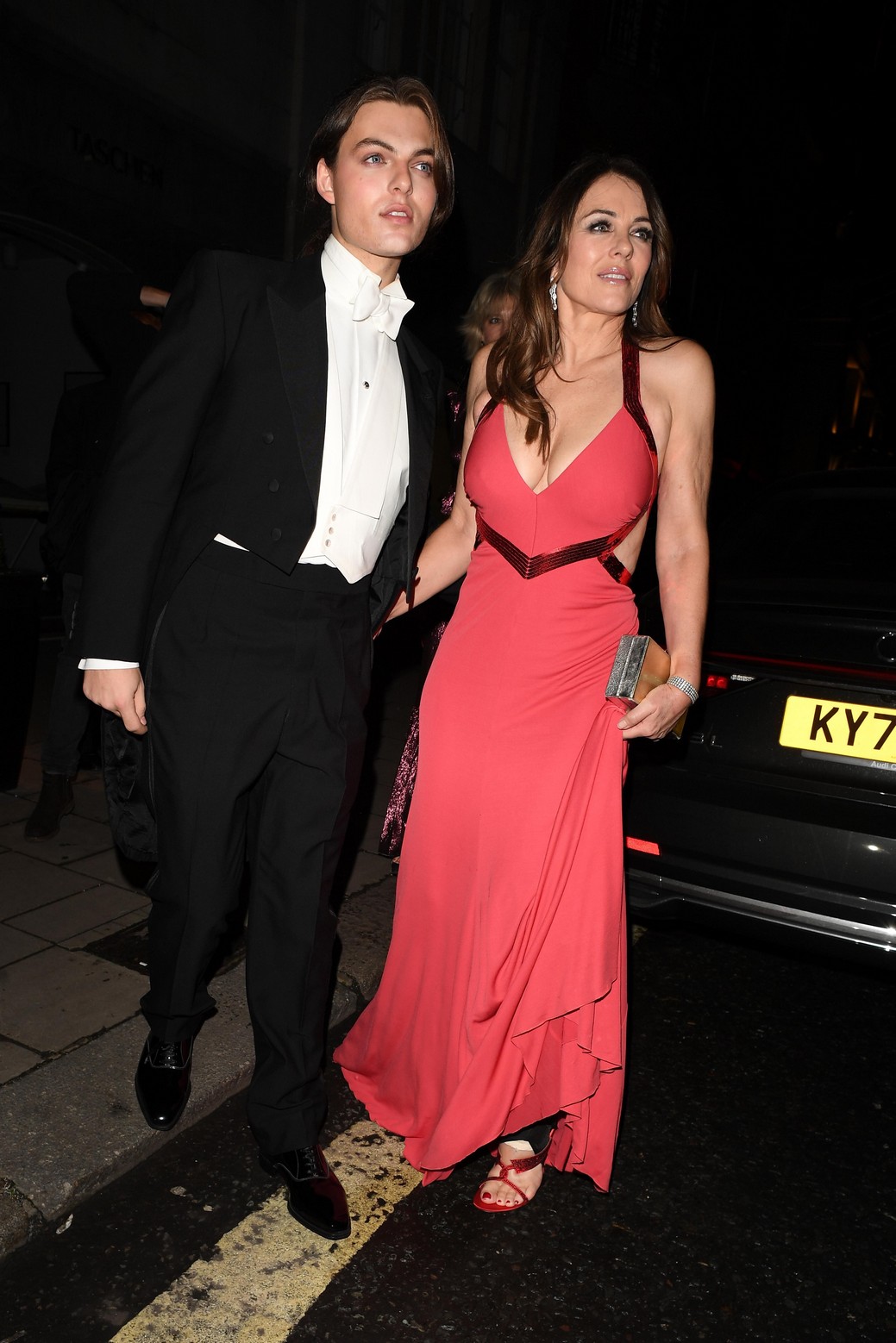 elizabeth-hurley-tits-in-cleavage-thefappening-cfd-7 Elizabeth Hurley Tits