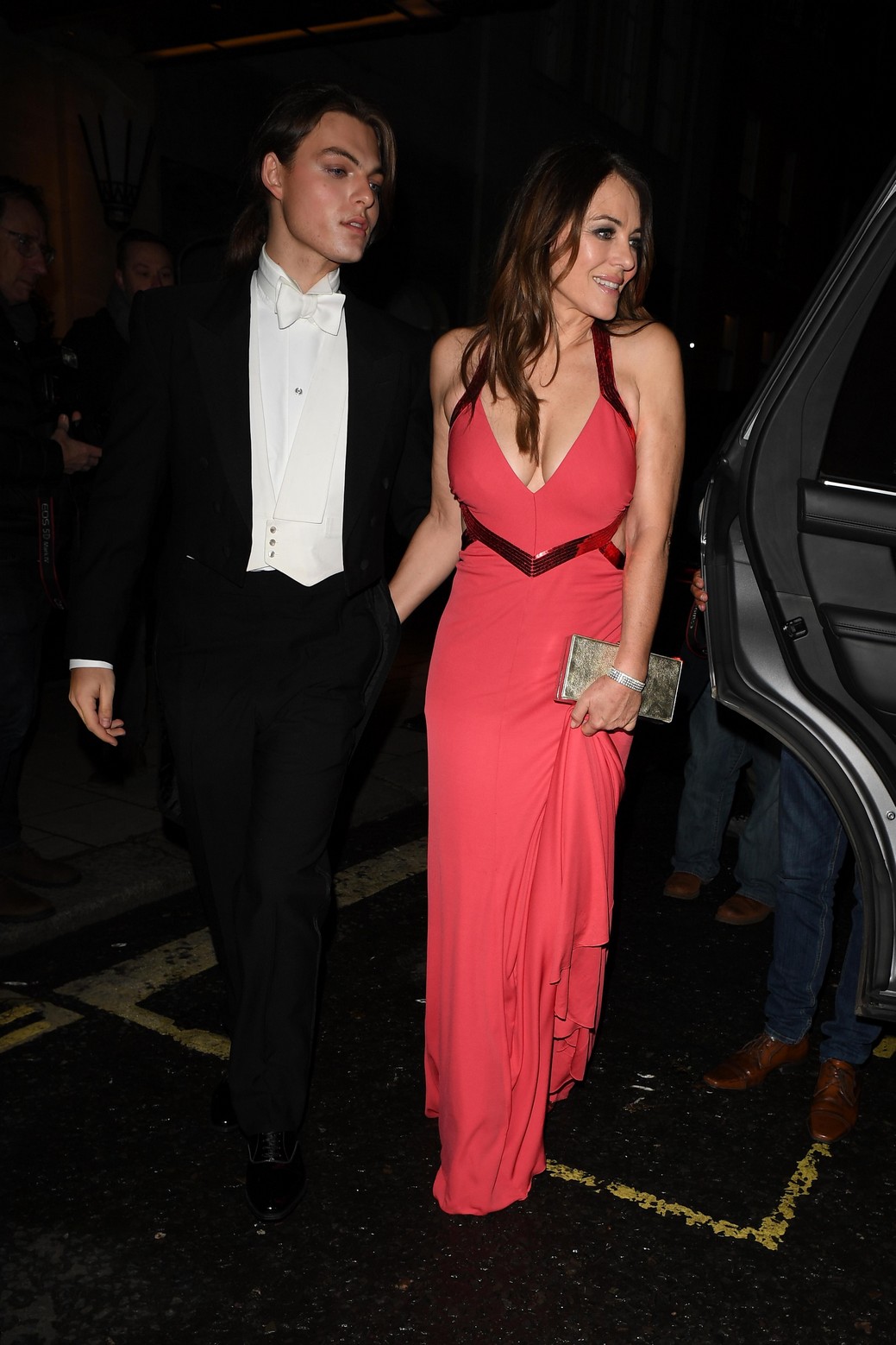 elizabeth-hurley-tits-in-cleavage-thefappening-cfd-9 elizabeth hurley tits in cleavage thefappening cfd 9