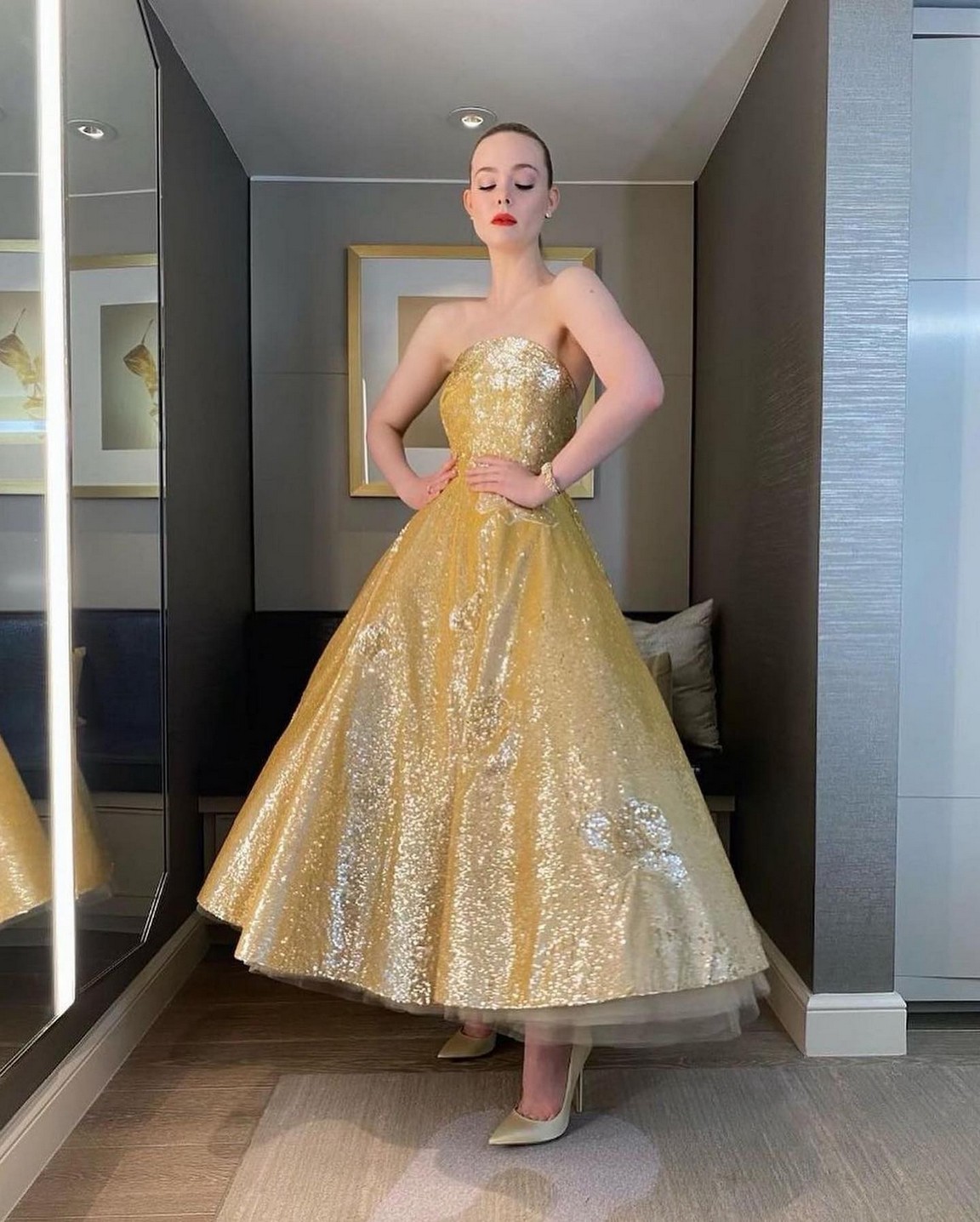 elle-fanning-hot-thefappening-cfd-19 Elle Fanning Cinderella BTS
