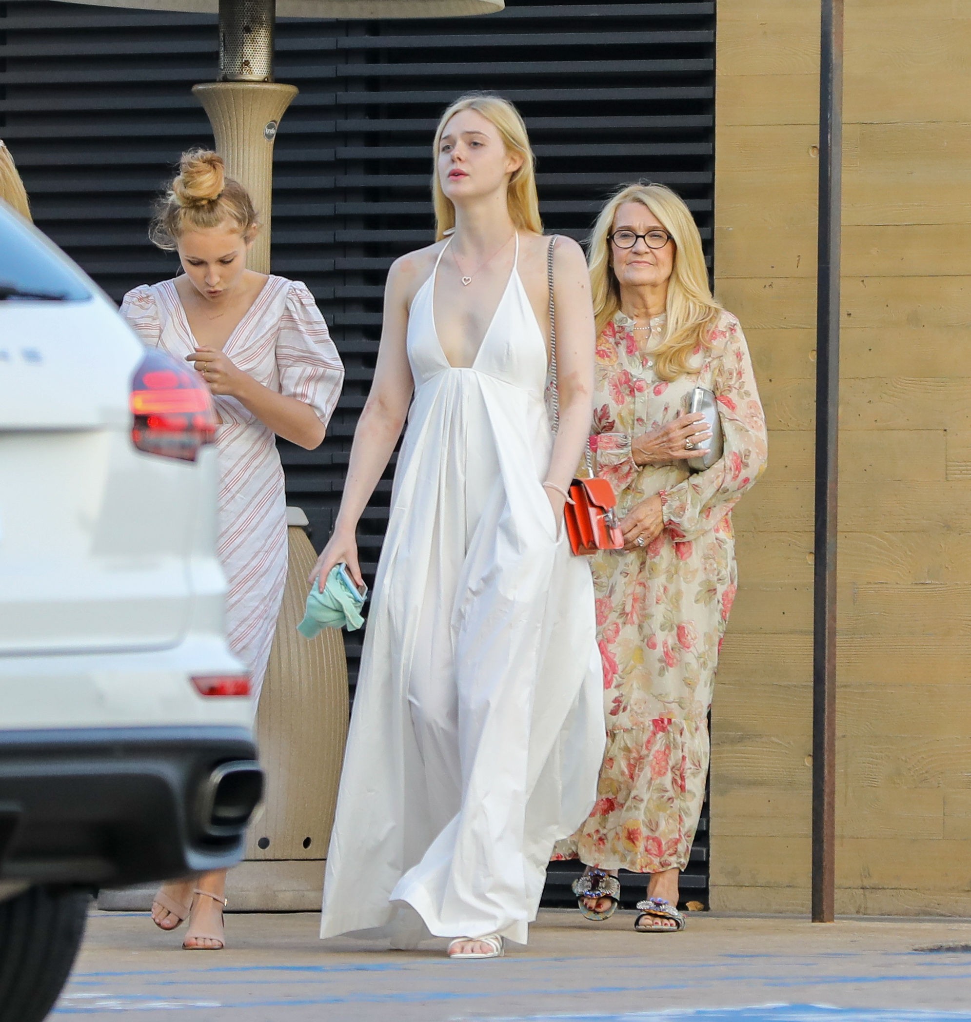 elle-fanning-sexy-braless-10 elle fanning sexy braless 10
