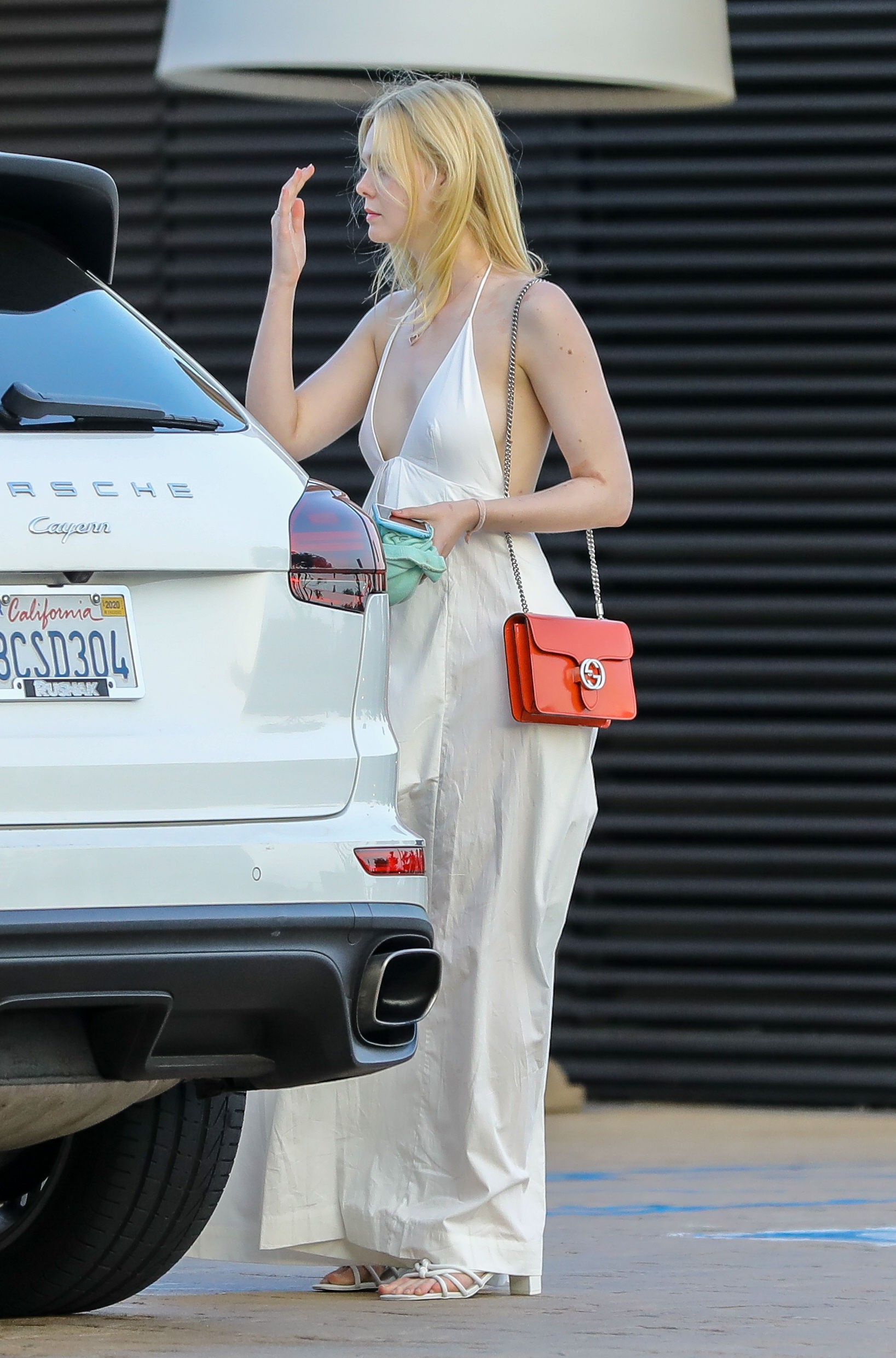 elle-fanning-sexy-braless-14 elle fanning sexy braless 14