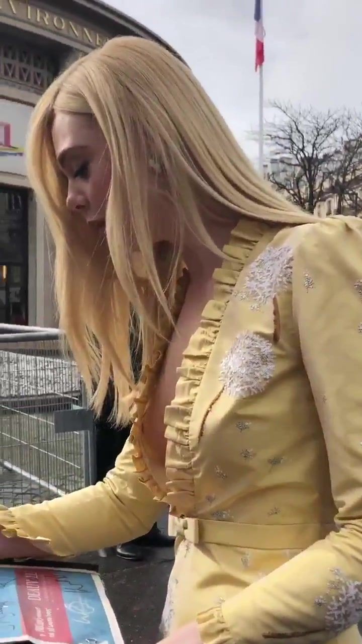 elle-fanning-sexy-tits-3 elle fanning sexy tits 3