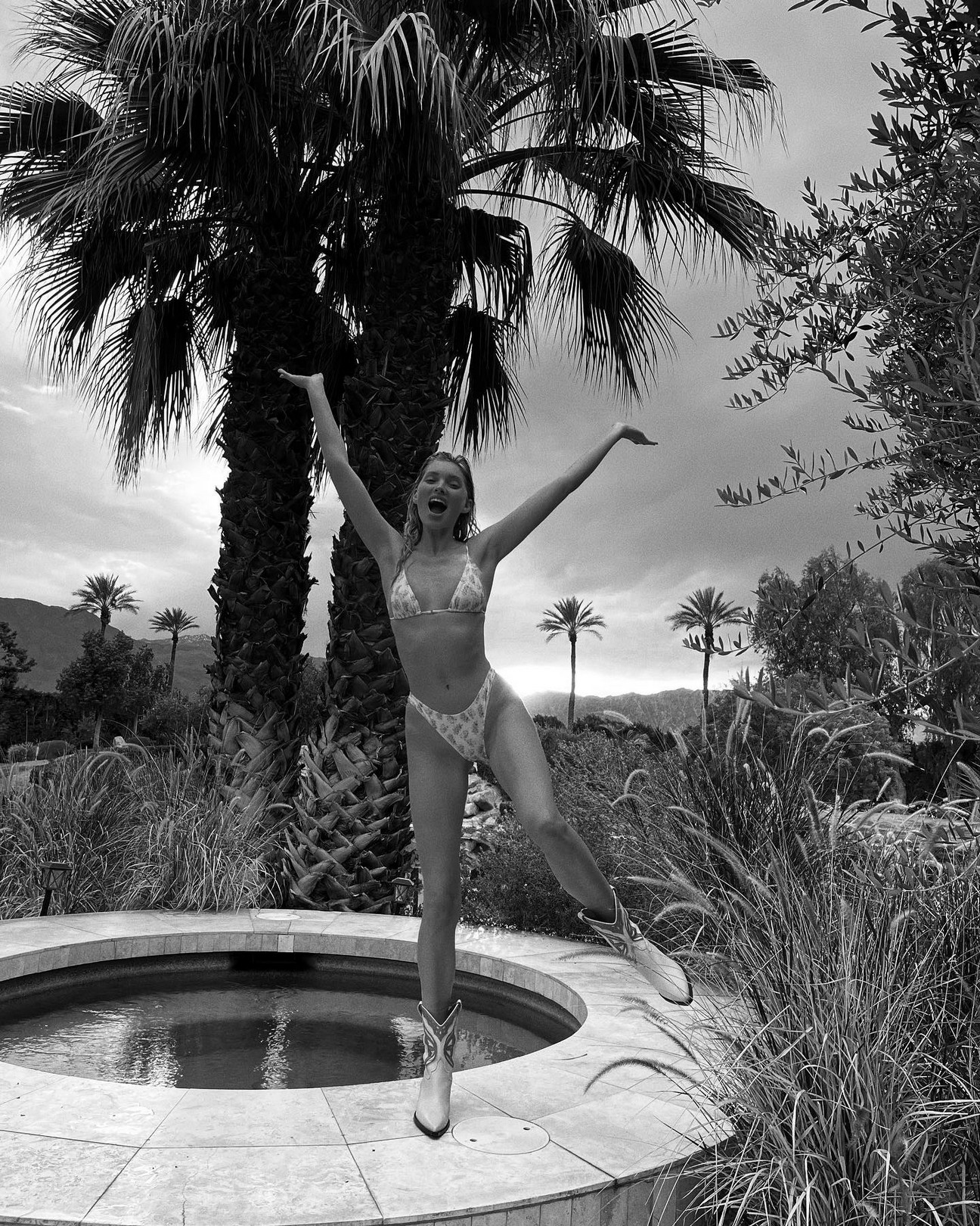 elsa-hosk-bikini-and-cowboy-boots-thefappening-cfd-3 Elsa Hosk B&W