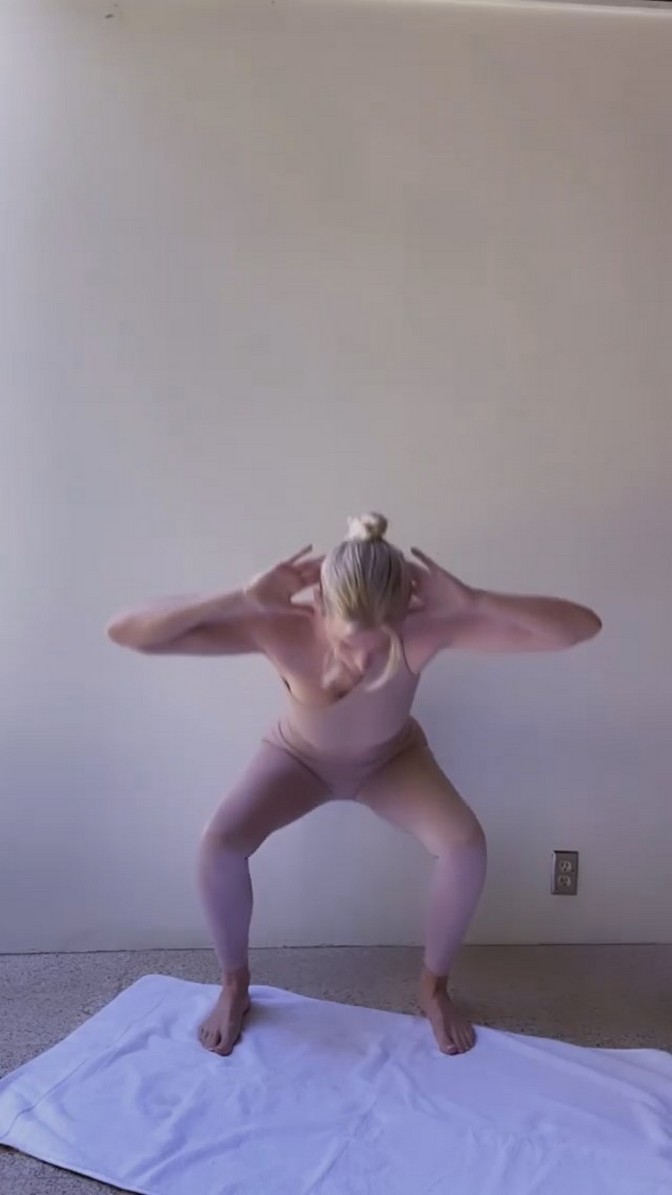 elsa-hosk-dirty-pilates-barefoot-thefappening-cfd-4 Elsa Hosk Squat