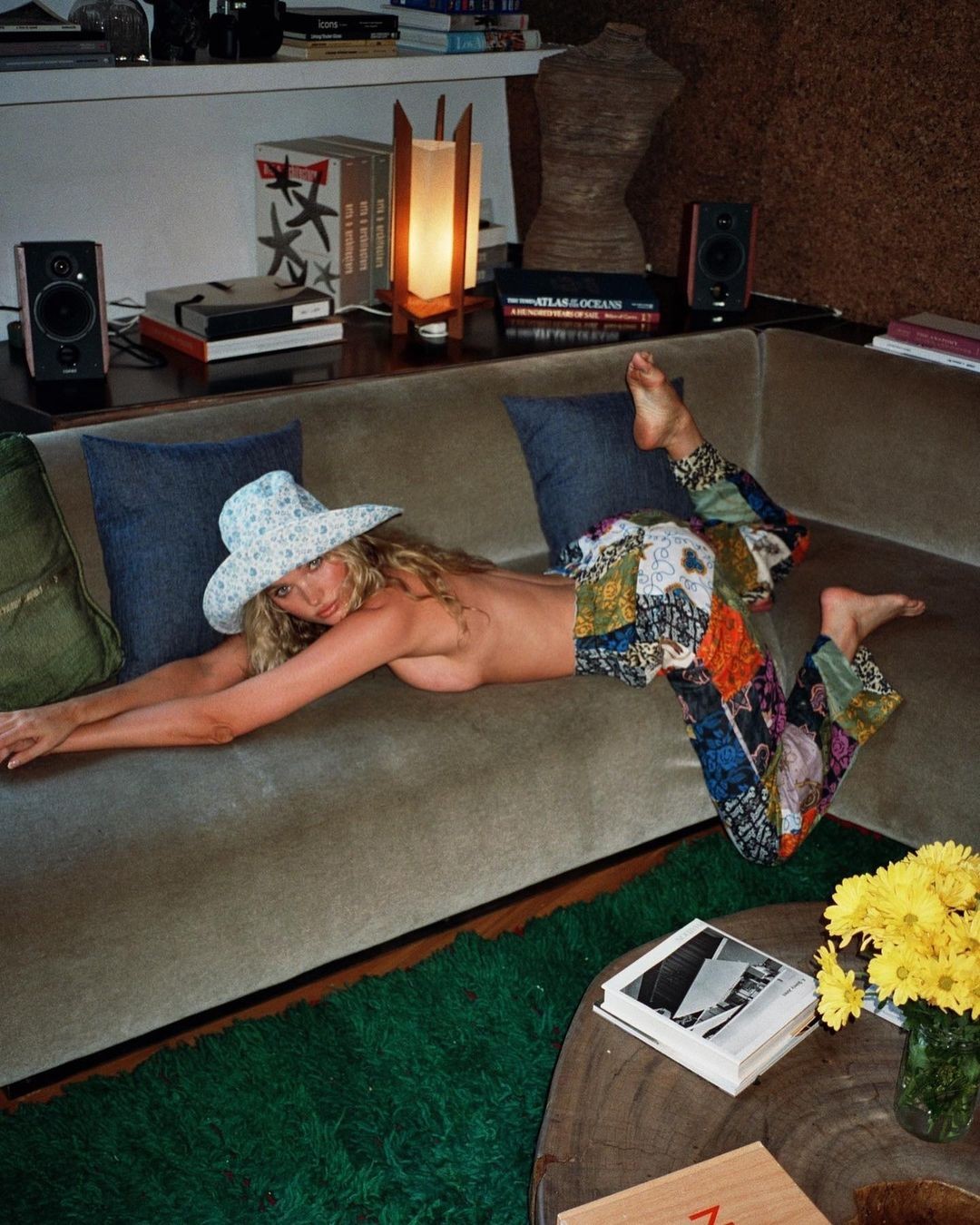 elsa-hosk-topless-4-month-pregnant-thefappeningpro-4 Elsa Hosk Naked