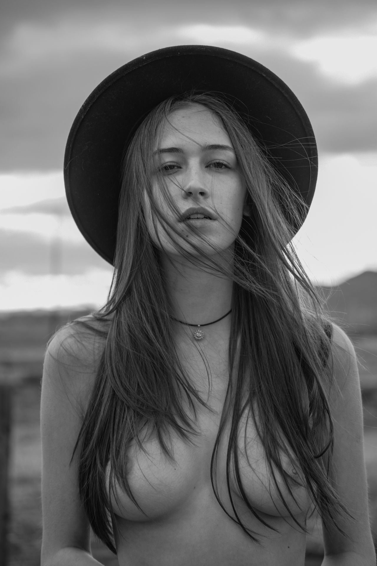 elsie-hewitt-nude-bw-2020-thefappeningpro-23 elsie hewitt nude bw 2020 thefappeningpro 23
