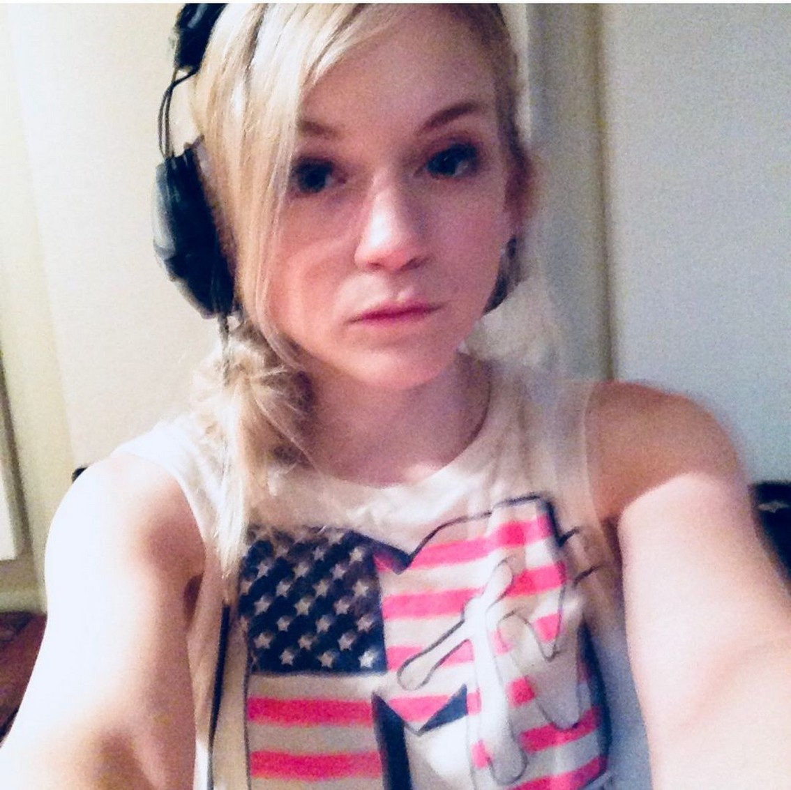 emily-kinney-sexy-on-selfie-thefappening-cfd-10 emily kinney sexy on selfie thefappening cfd 10