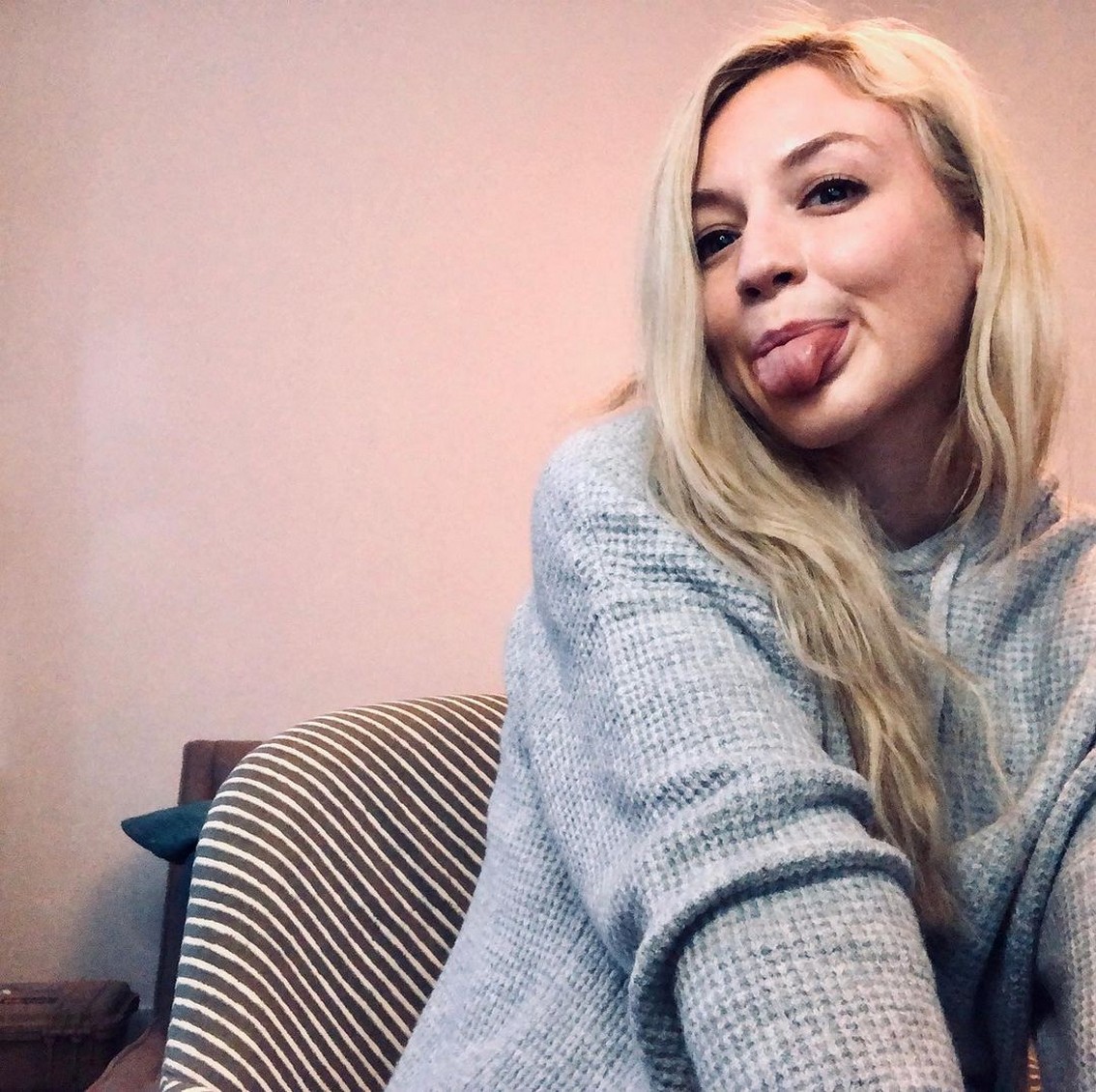 emily-kinney-sexy-on-selfie-thefappening-cfd-14 emily kinney sexy on selfie thefappening cfd 14