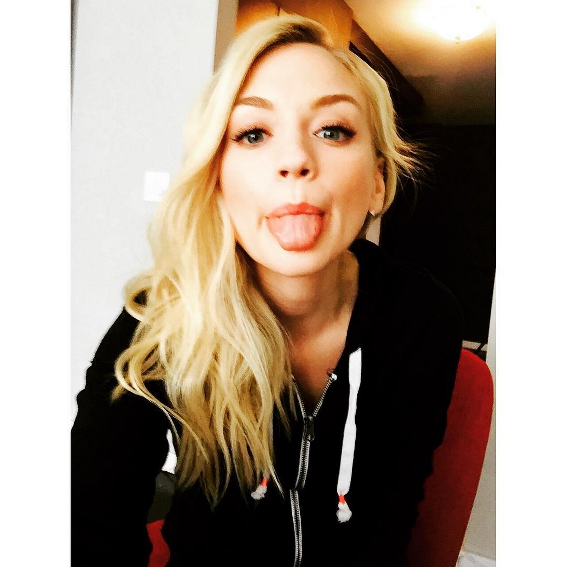 emily-kinney-sexy-on-selfie-thefappening-cfd-18 emily kinney sexy on selfie thefappening cfd 18