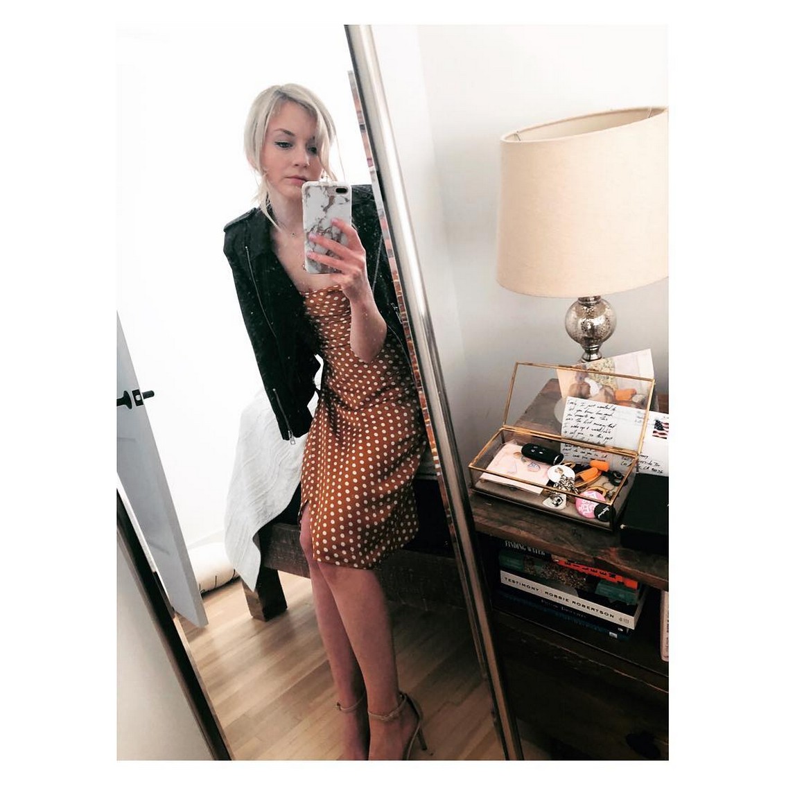 emily-kinney-sexy-on-selfie-thefappening-cfd-28 emily kinney sexy on selfie thefappening cfd 28
