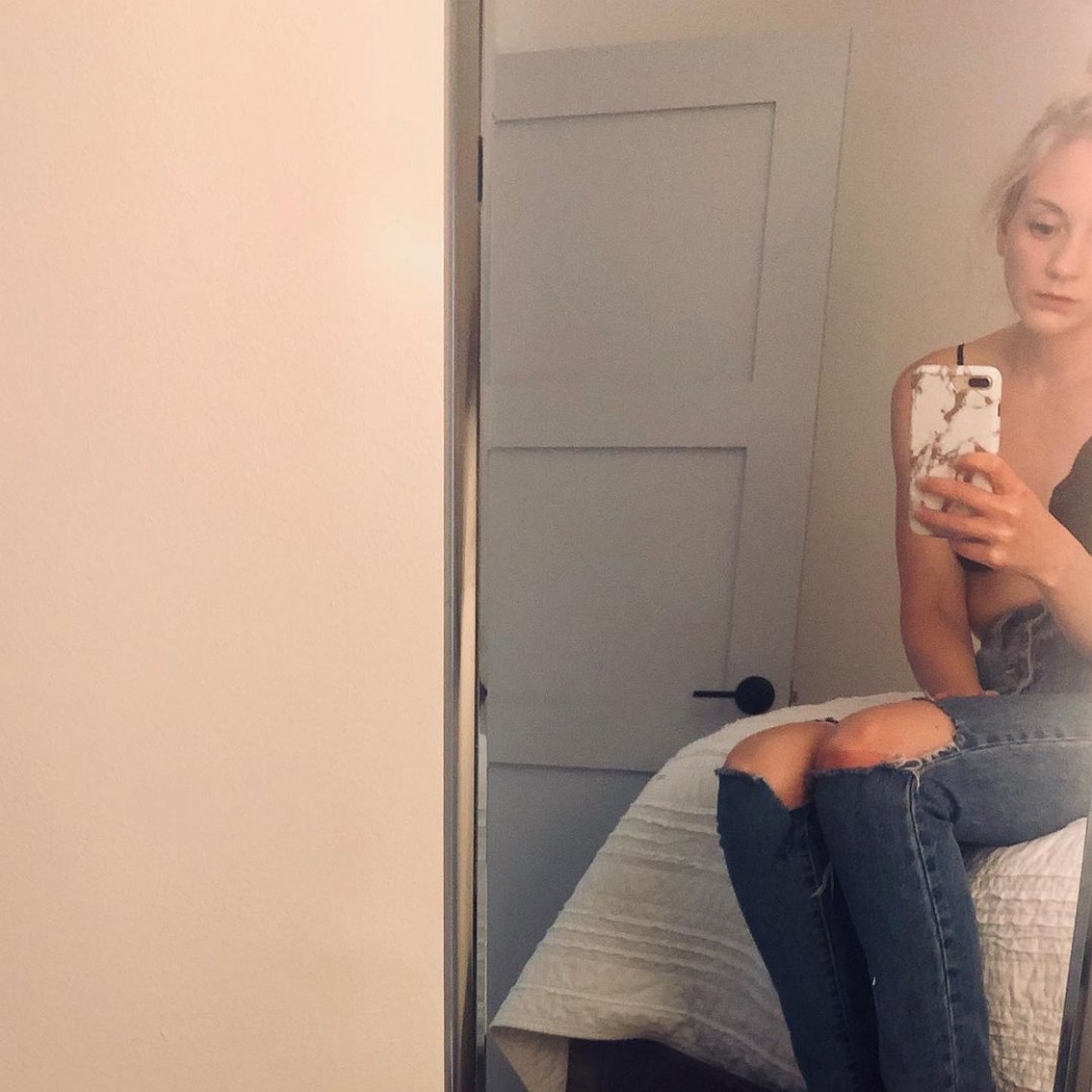 emily-kinney-sexy-on-selfie-thefappening-cfd-3 Emily Kinney Leaked Selfie