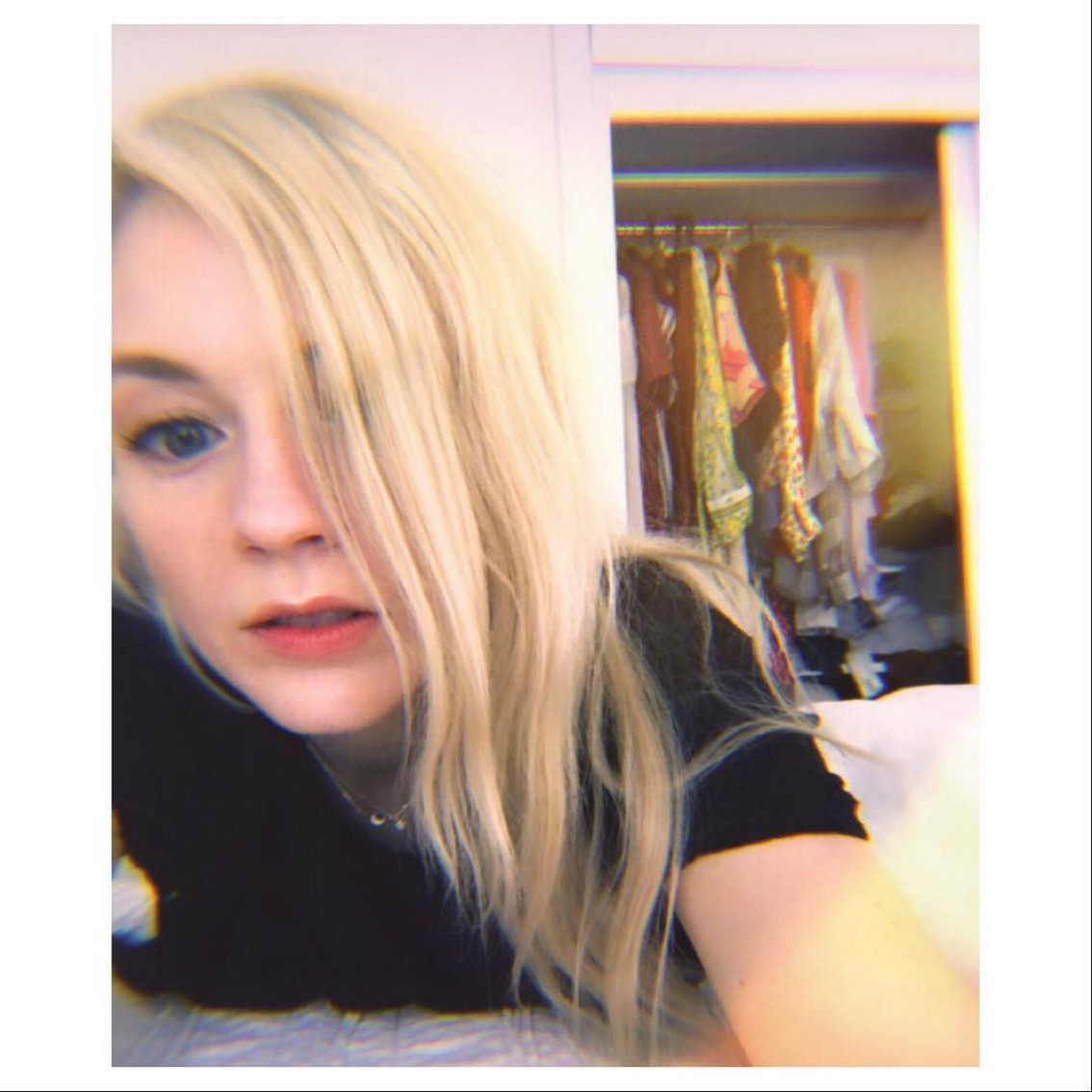 emily-kinney-sexy-on-selfie-thefappening-cfd-34 emily kinney sexy on selfie thefappening cfd 34