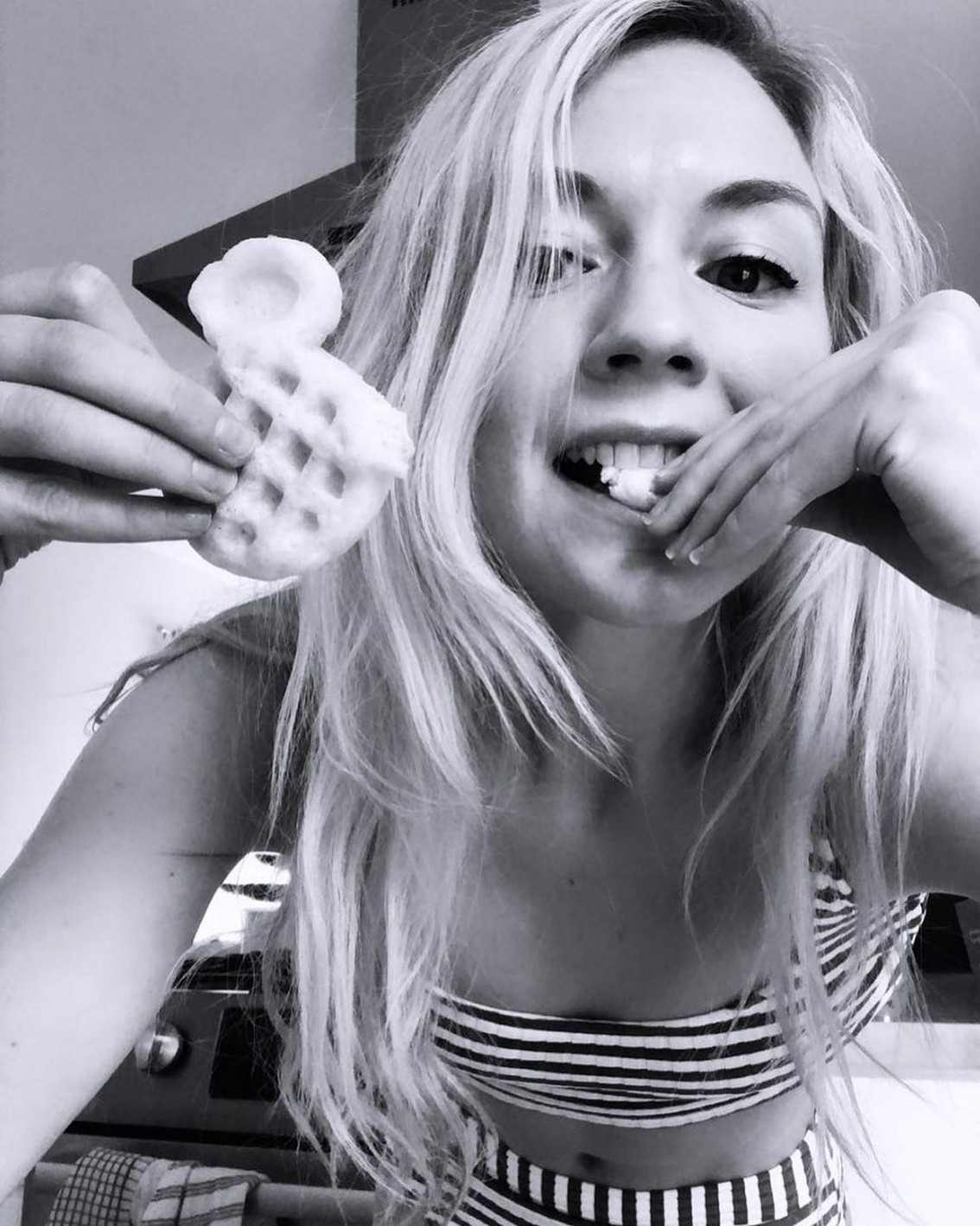 emily-kinney-sexy-on-selfie-thefappening-cfd-35 emily kinney sexy on selfie thefappening cfd 35