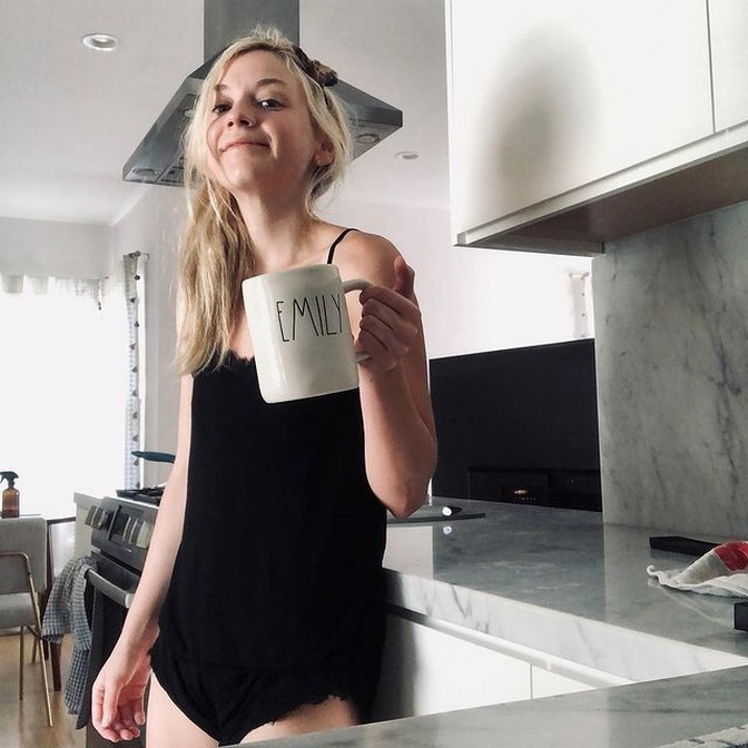 emily-kinney-sexy-on-selfie-thefappening-cfd-39 Emily Kinney So Cute