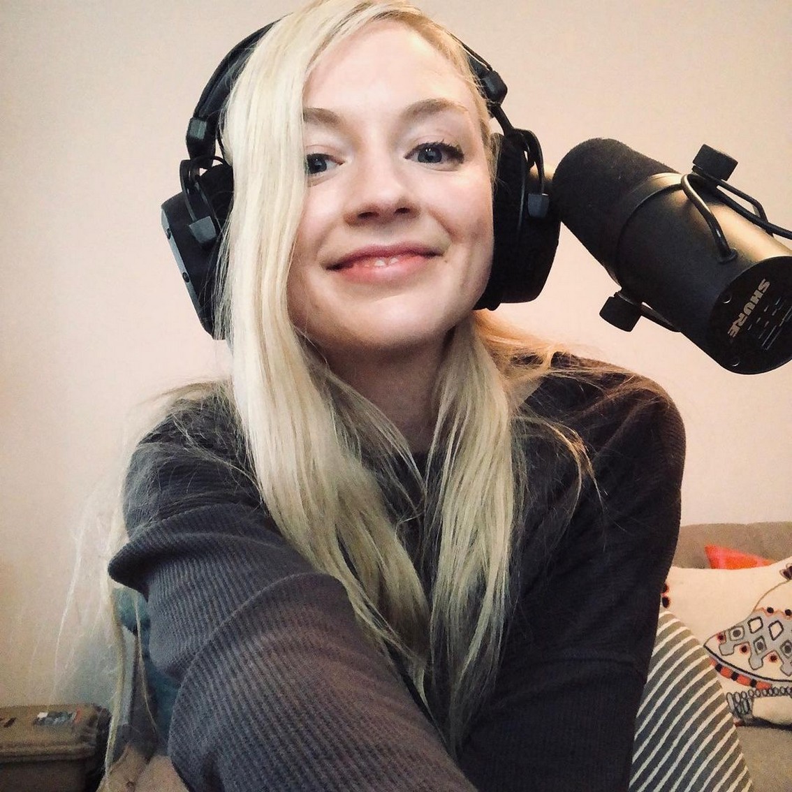 emily-kinney-sexy-on-selfie-thefappening-cfd-8 emily kinney sexy on selfie thefappening cfd 8