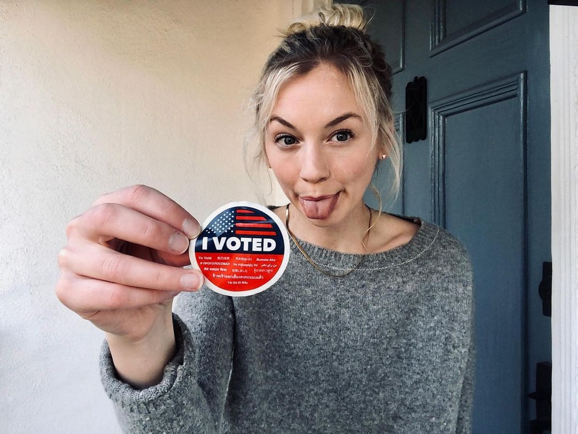 emily-kinney-sexy-on-selfie-thefappening-cfd-9 emily kinney sexy on selfie thefappening cfd 9