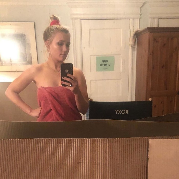 emily-osment-cute-blonde-on-selfie-thefappening-cfd-1 Emily Osment On Leaked Selfie