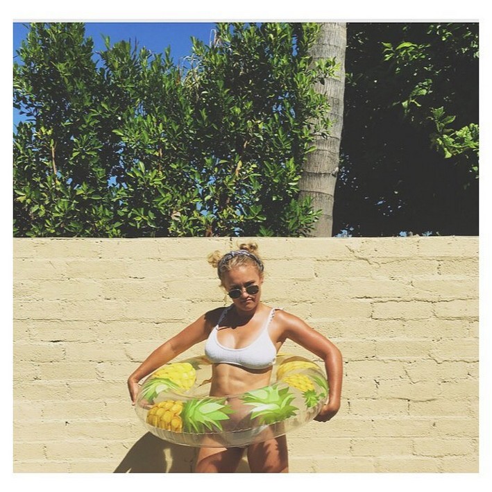 emily-osment-hot-in-a-bikini-thefappening-cfd-3 emily osment hot in a bikini thefappening cfd 3
