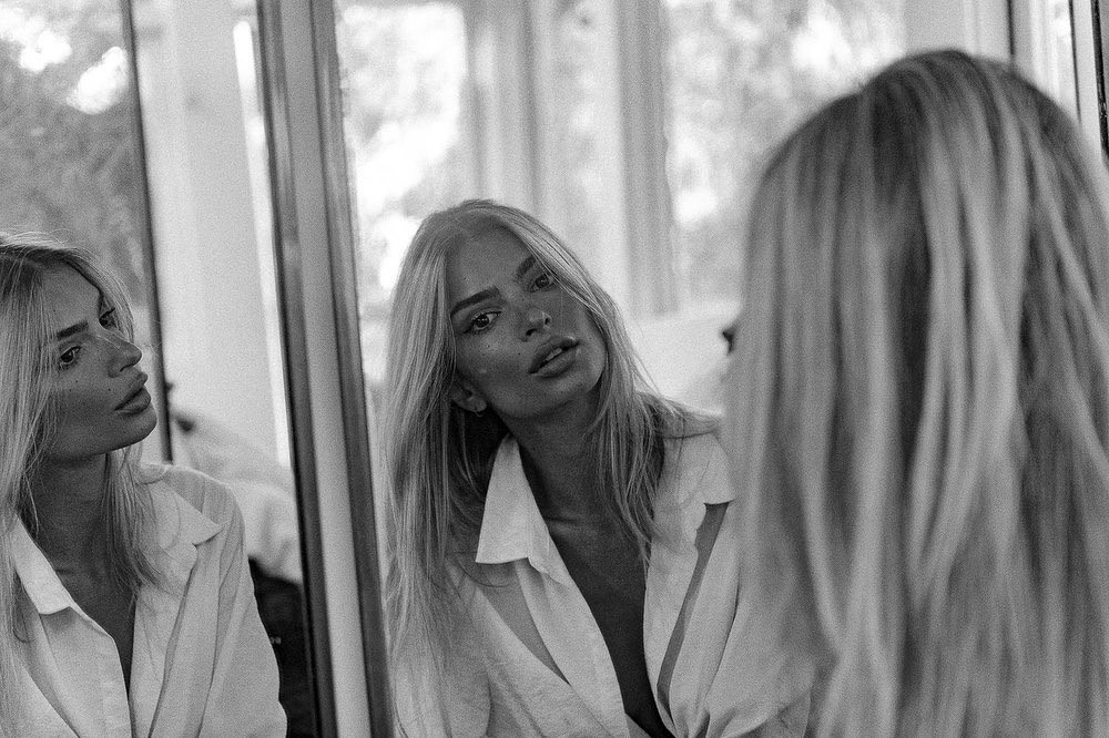 emily ratajkowski became a sexy blonde thefappening pro 21