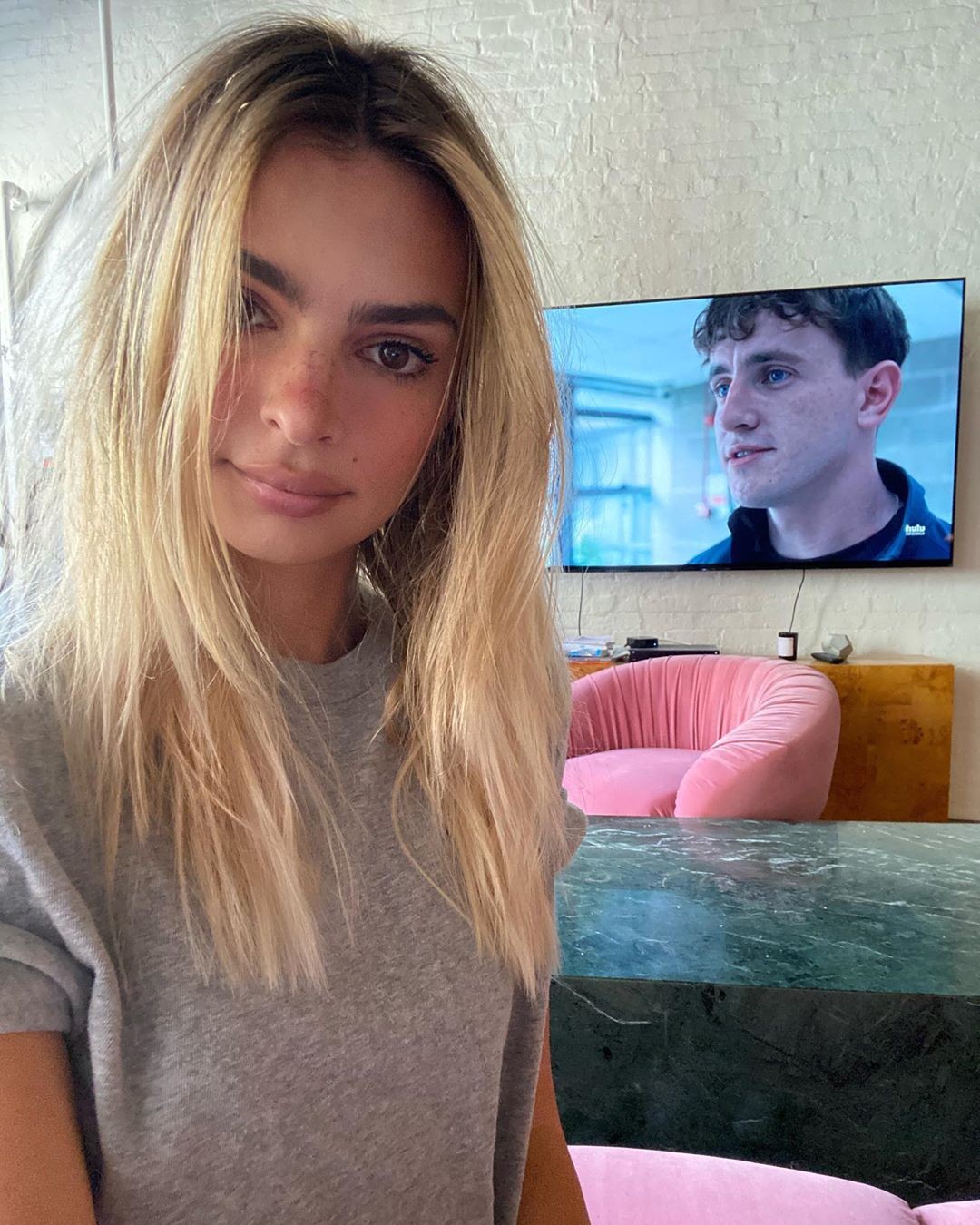 emily ratajkowski became a sexy blonde thefappening pro 33