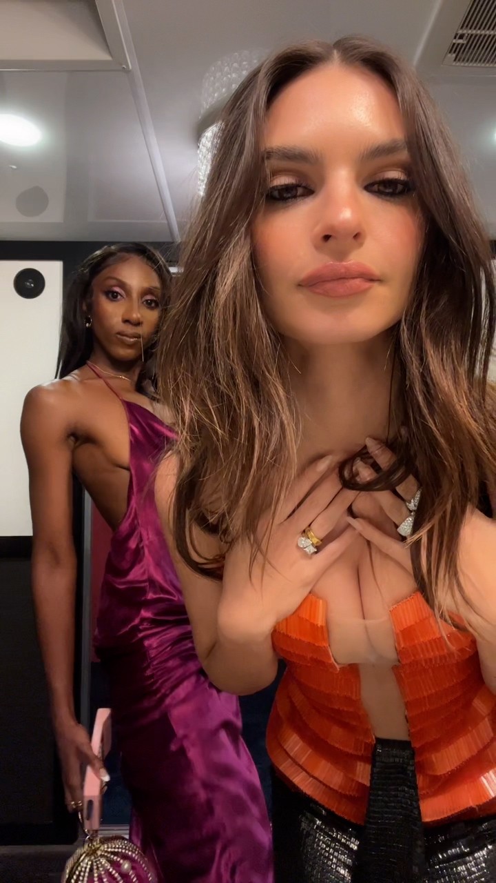 emily-ratajkowski-boobs-oscar-2022-thefappening-pro-1 Emily Ratajkowski Boobs