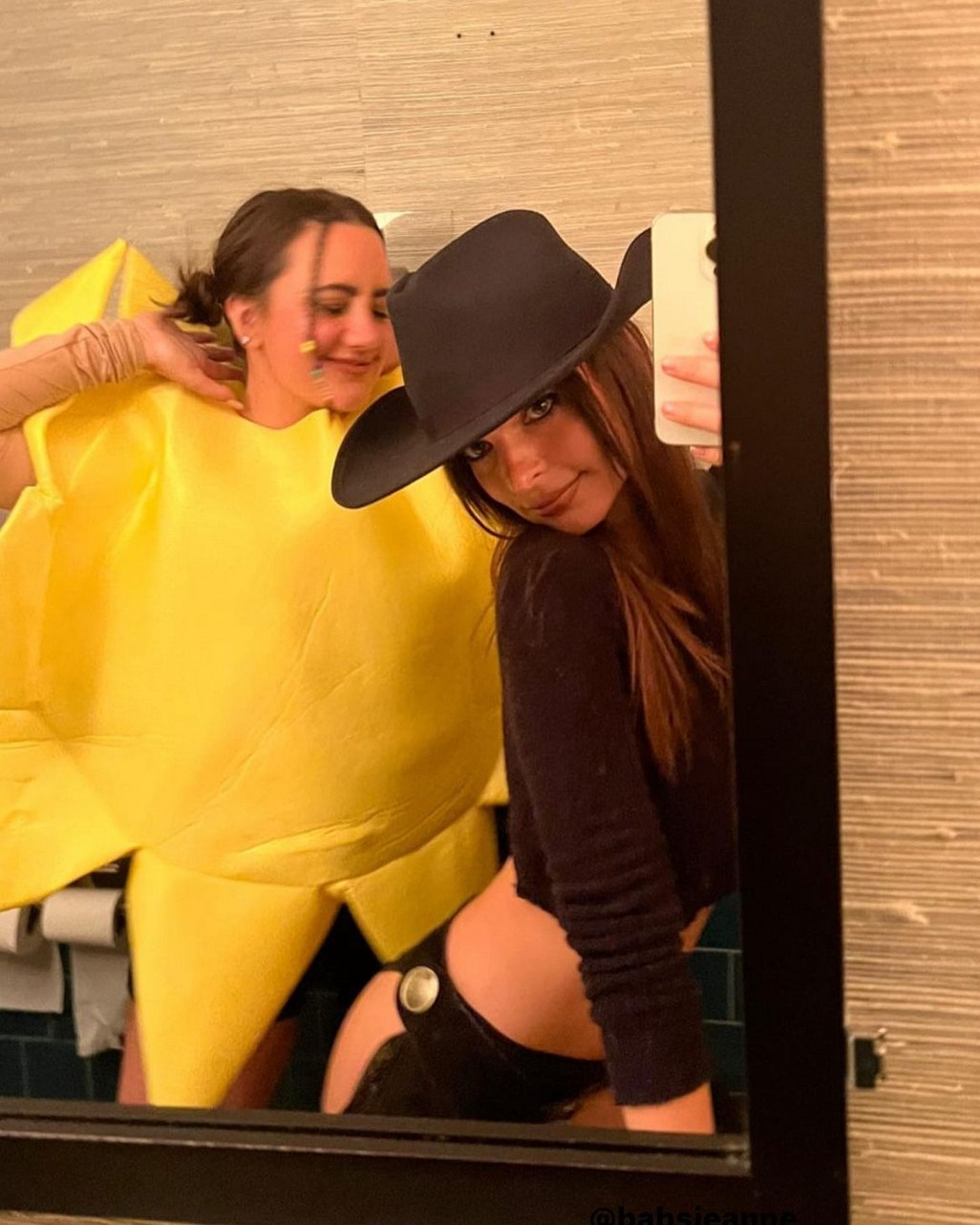 emily-ratajkowski-halloween-thefappening-cfd-9 Emily Ratajkowski Fappening