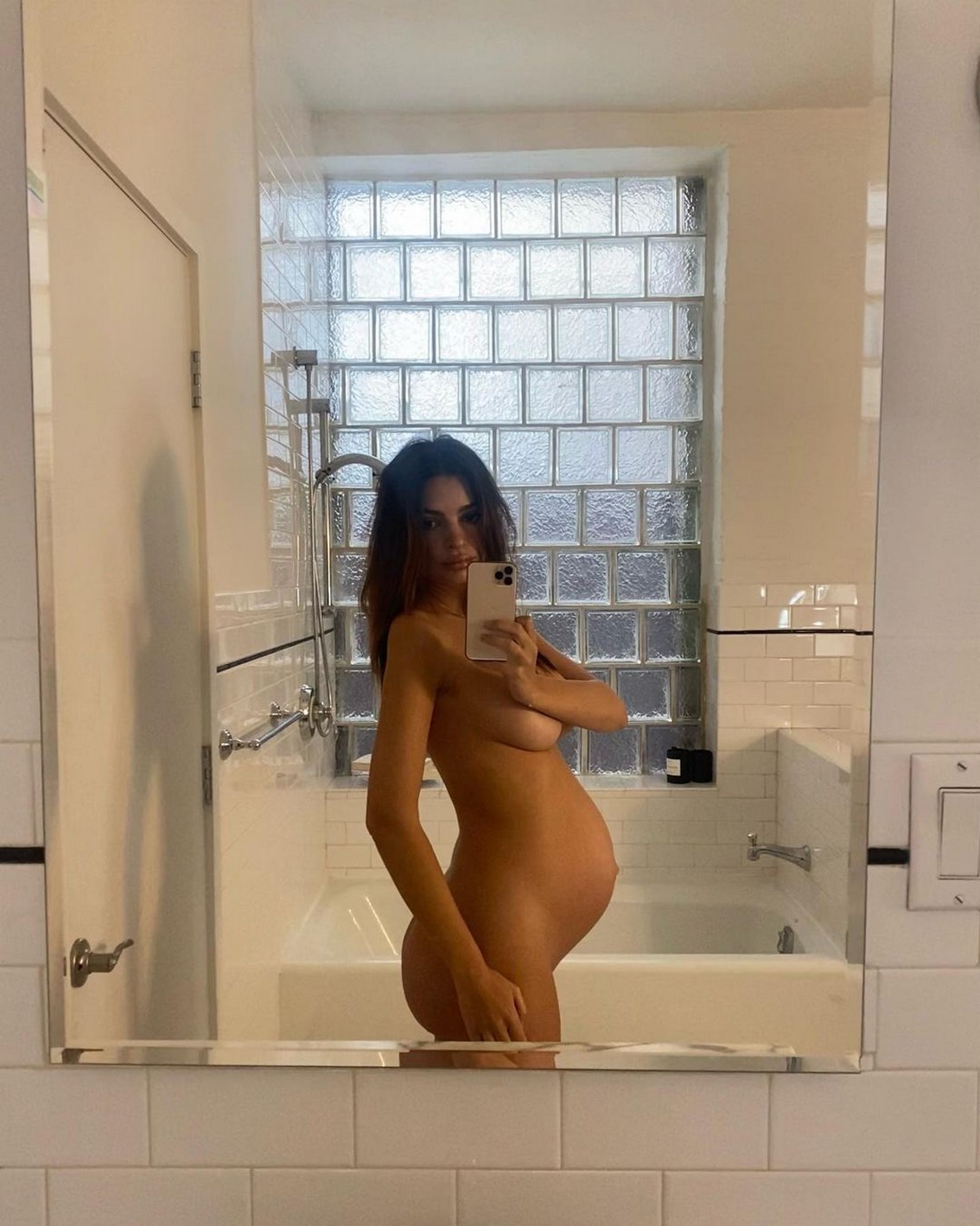 emily-ratajkowski-nude-pregnant-thefappening-cfd-3-1 Emily Ratajkowski Nude Pregnant
