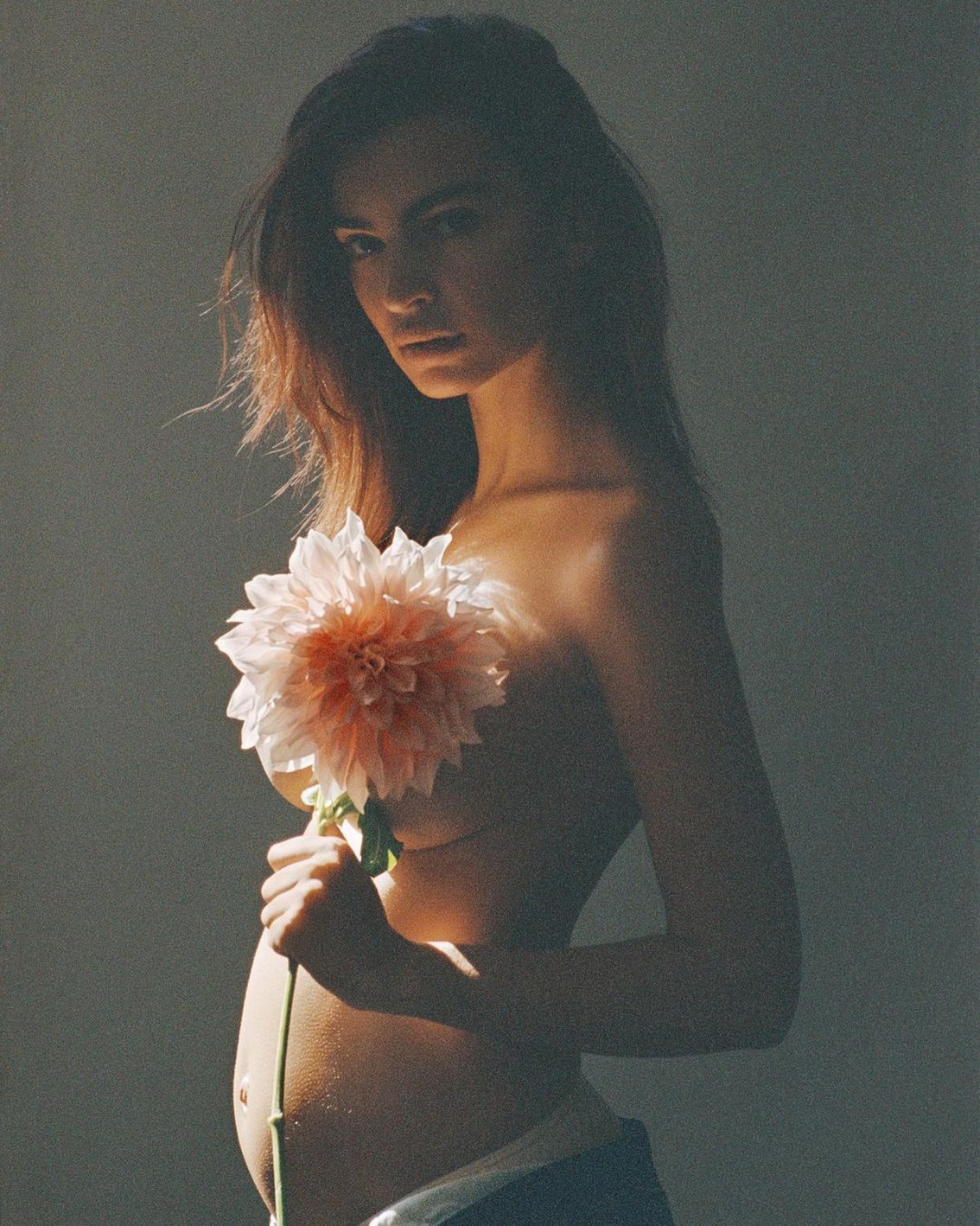 emily-ratajkowski-nude-pregnant-thefappeningpro-1 emily ratajkowski nude pregnant thefappeningpro 1