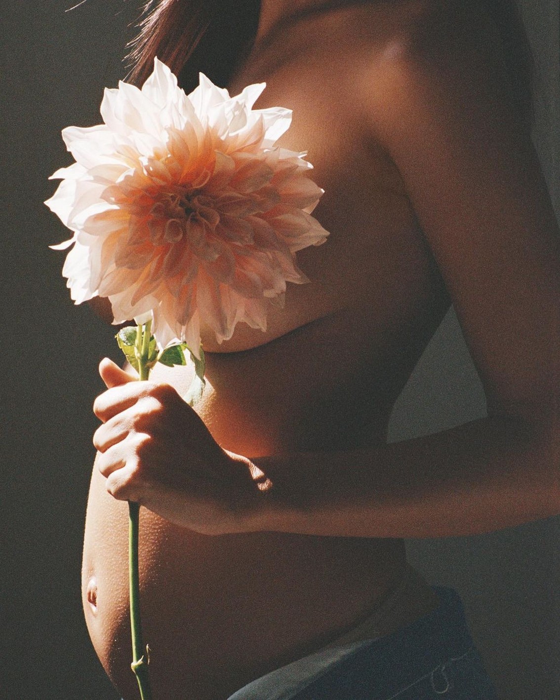 emily-ratajkowski-nude-pregnant-thefappeningpro-3 Emily Ratajkowski Preggo