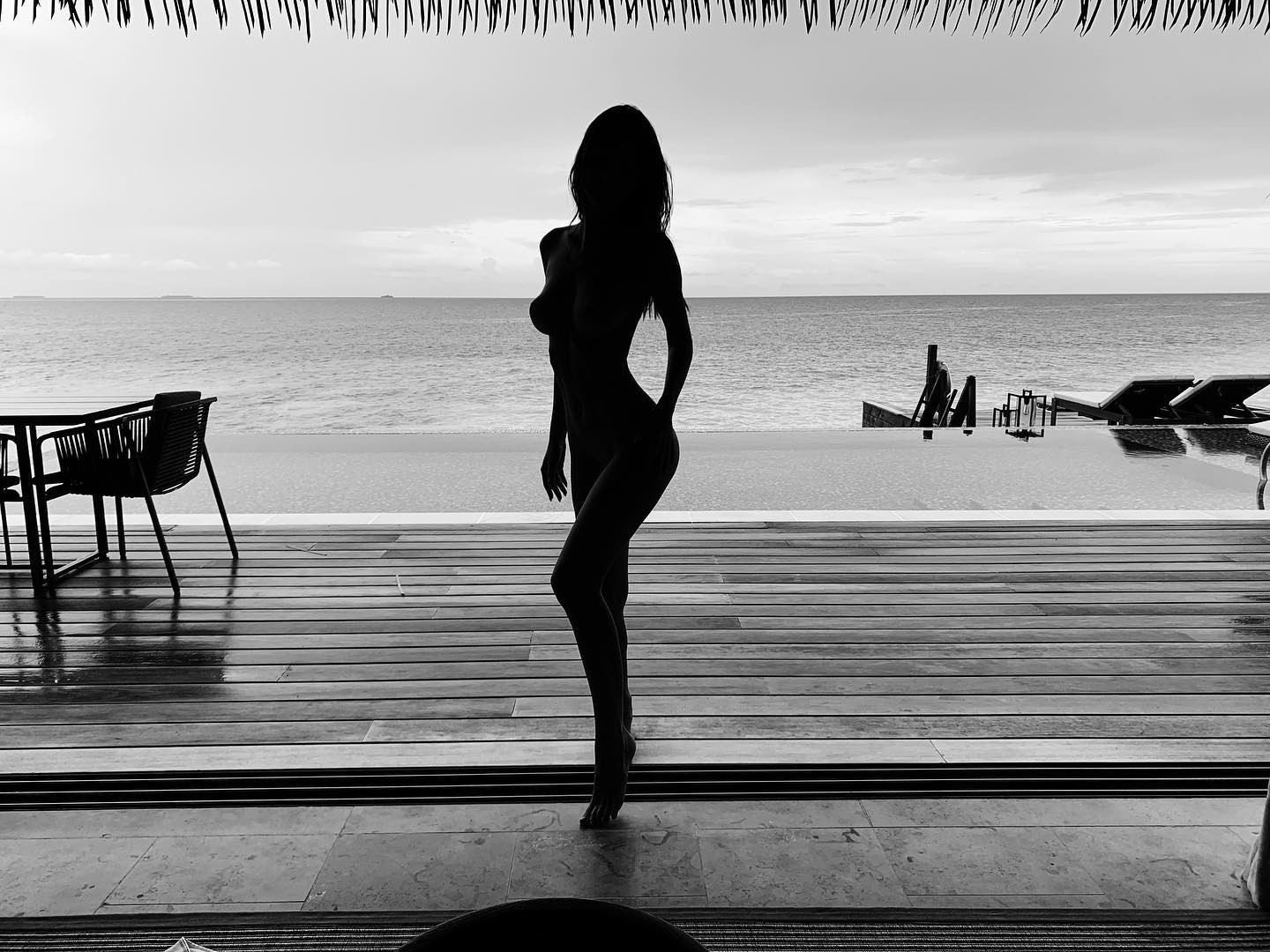 emily-ratajkowski-nude-thefappening-cfd-2 Emily Ratajkowski Sideboobs