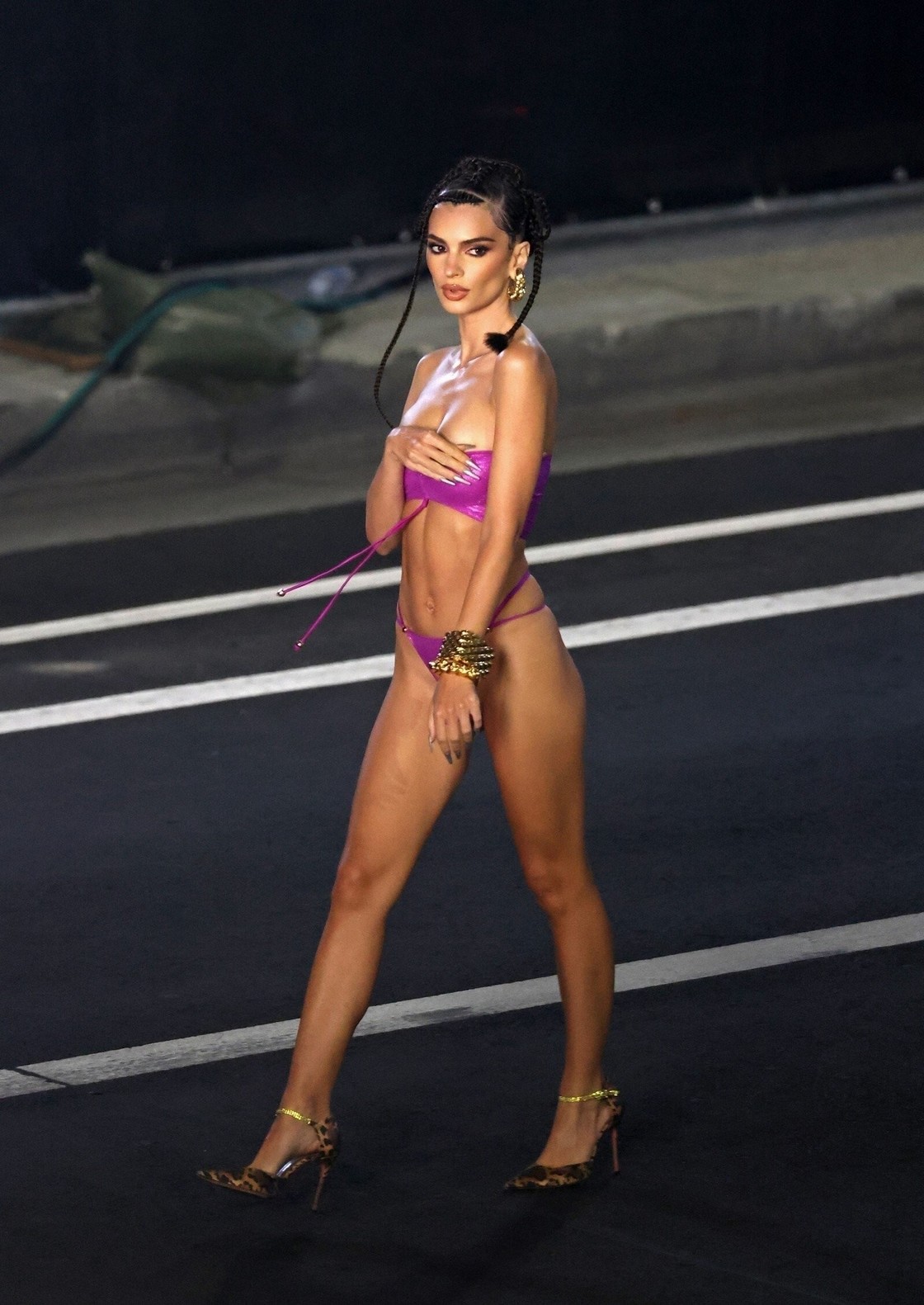 emily-ratajkowski-sexy-at-savage-x-fenty-thefappening-cfd-49 emily ratajkowski sexy at savage x fenty thefappening cfd 49
