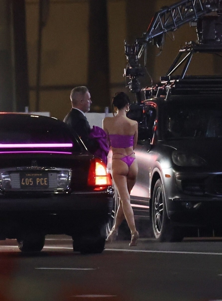 emily-ratajkowski-sexy-at-savage-x-fenty-thefappening-cfd-6 emily ratajkowski sexy at savage x fenty thefappening cfd 6