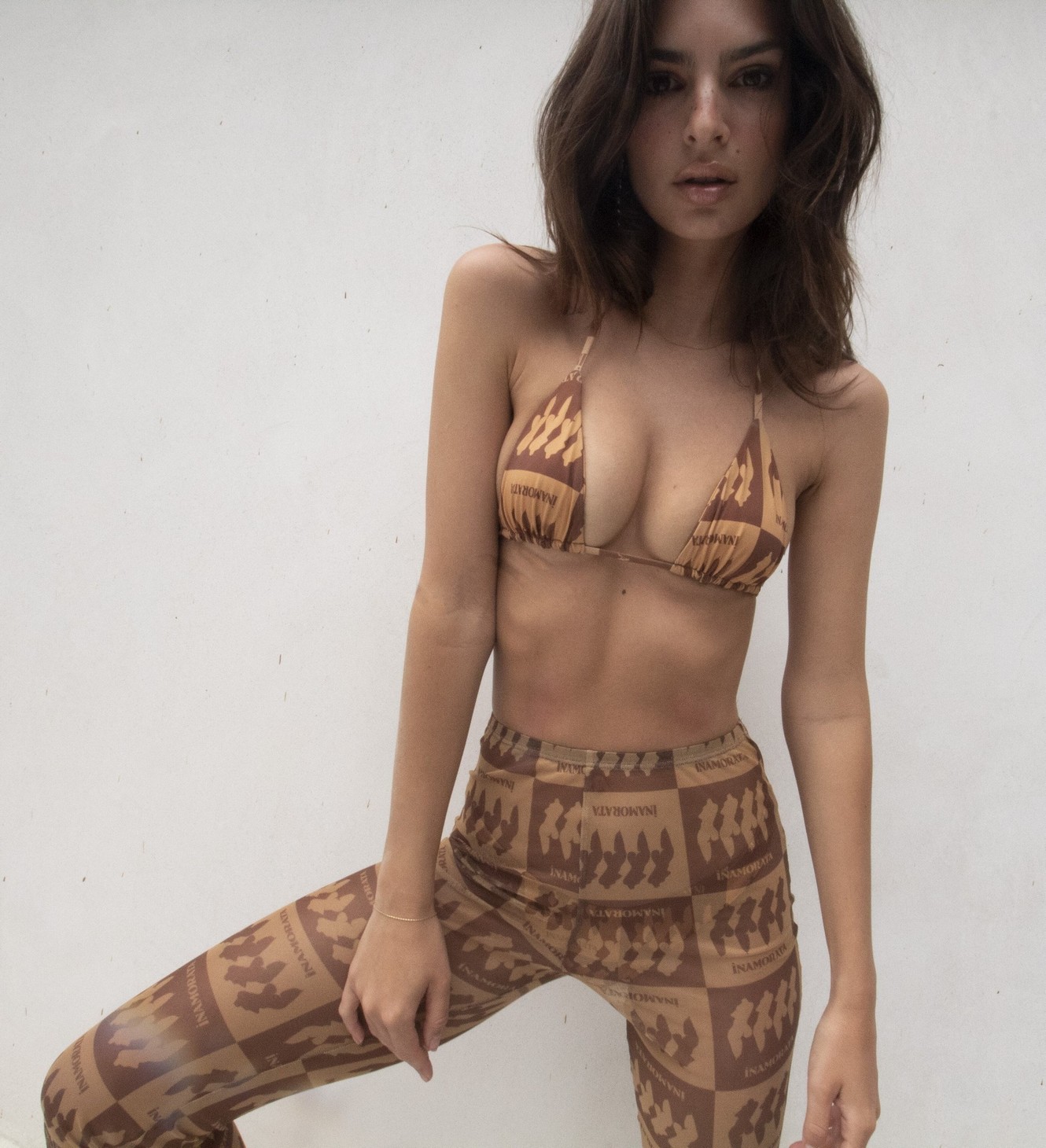 emily-ratajkowski-sexy-in-inamorata-collection-april-2020-thefappening-pro-11 emily ratajkowski sexy in inamorata collection april 2020 thefappening pro 11