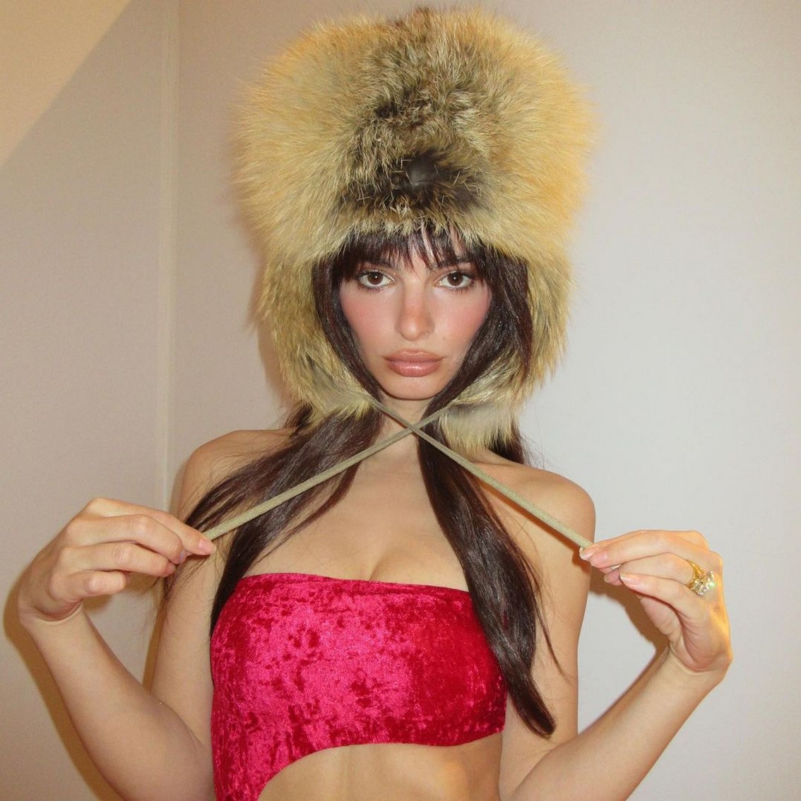 emily-ratajkowski-sexy-new-year-thefappening-cfd-1 Emily Ratajkowski Fappening