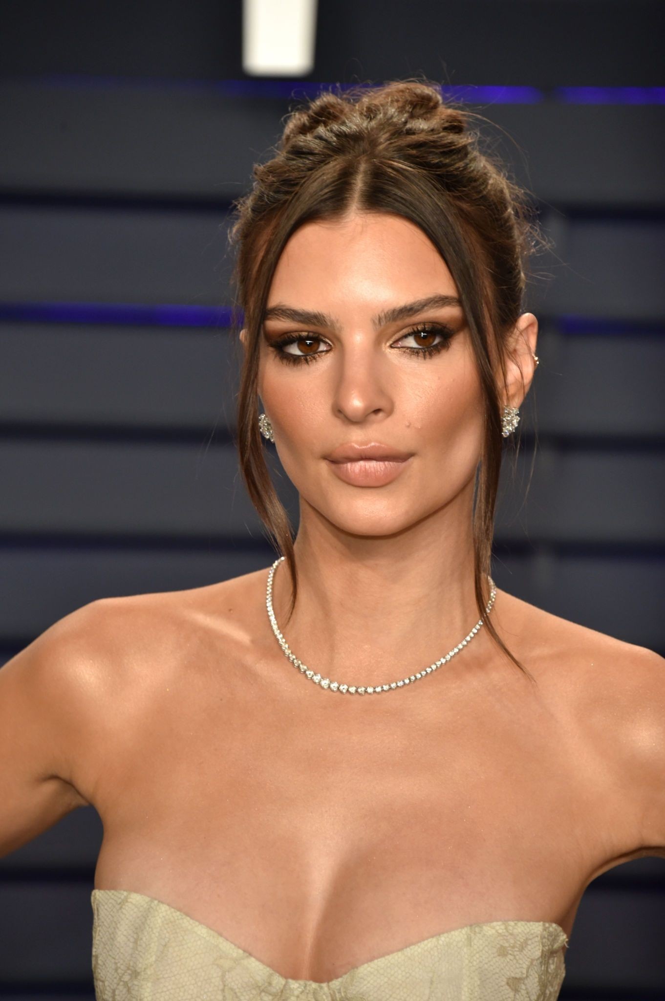 emily-ratajkowski-sexy-oscar-party-6 emily ratajkowski sexy oscar party 6