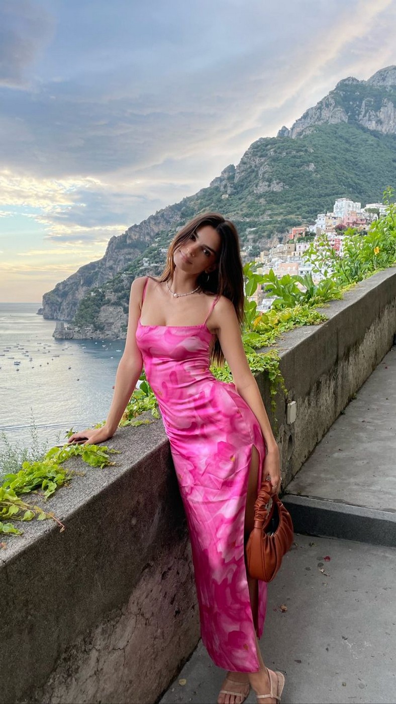 emily-ratajkowski-sexy_dress-thefappening-cfd-2 Emily Ratajkowski Tits