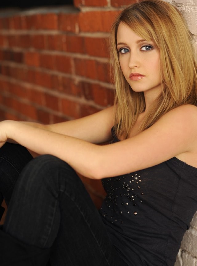 emily-tennant-nude-sexy-34 emily-tennant-nude-sexy-34