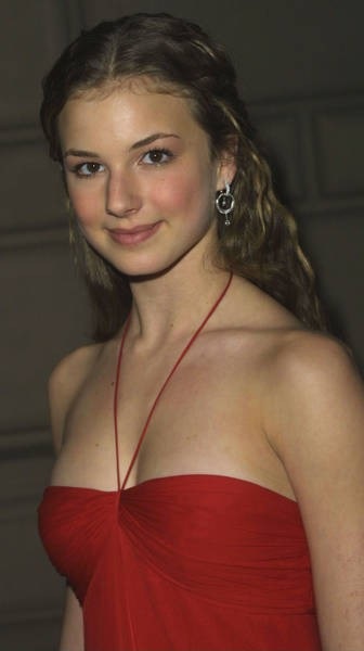 emily-vancamp-nude-sexy-17 Emily-VanCamp-Nude-Sexy-17