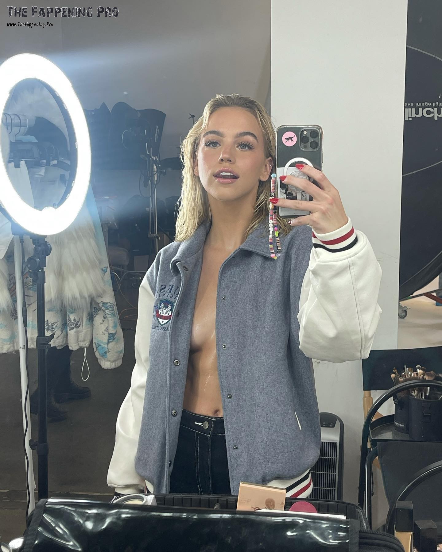 emma-brooks-naked-thefappening-cfd-2 Emma Brooks Sideboobs