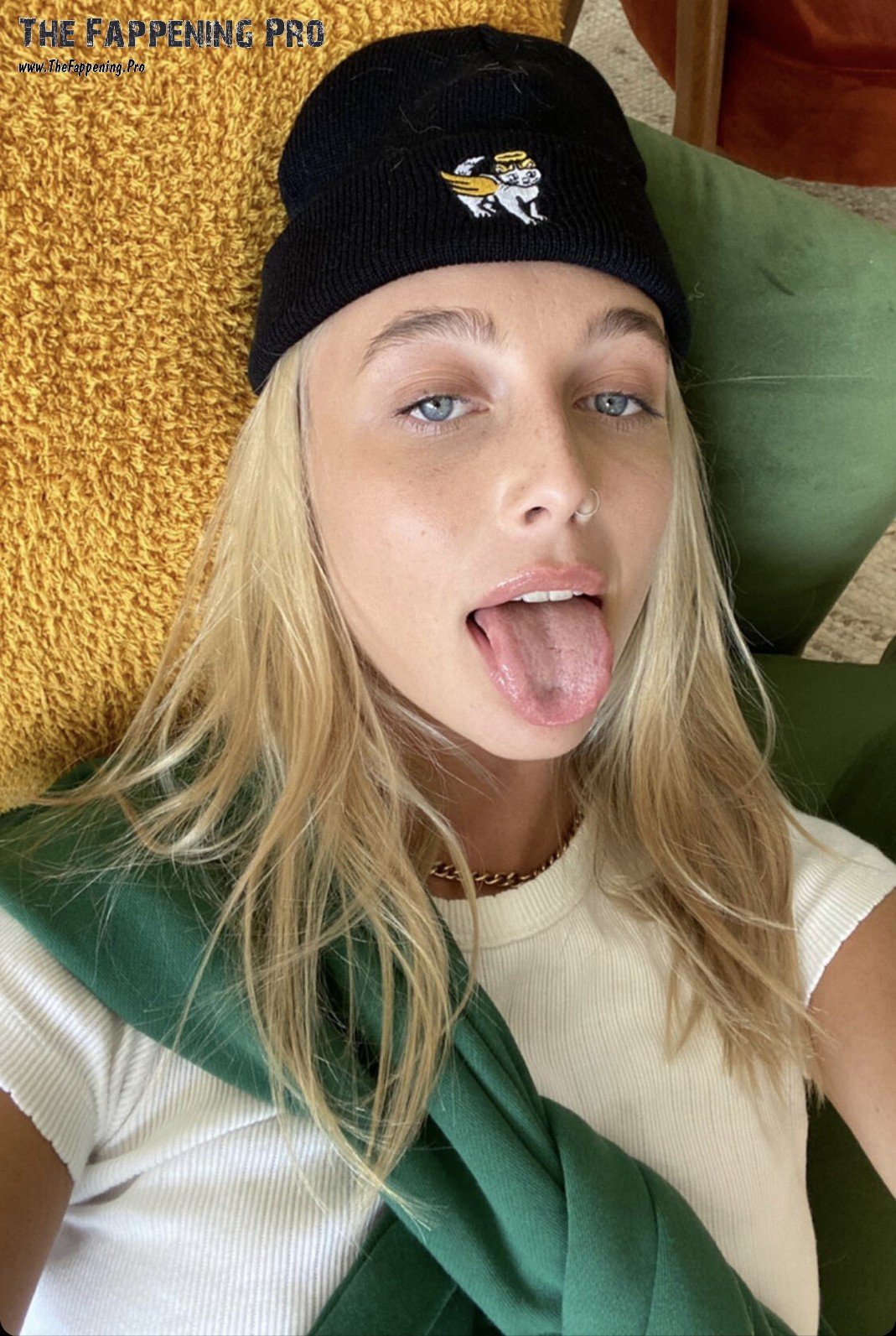 emma-chamberlain-sexy-thefappening-cfd-2 emma chamberlain sexy thefappening cfd 2