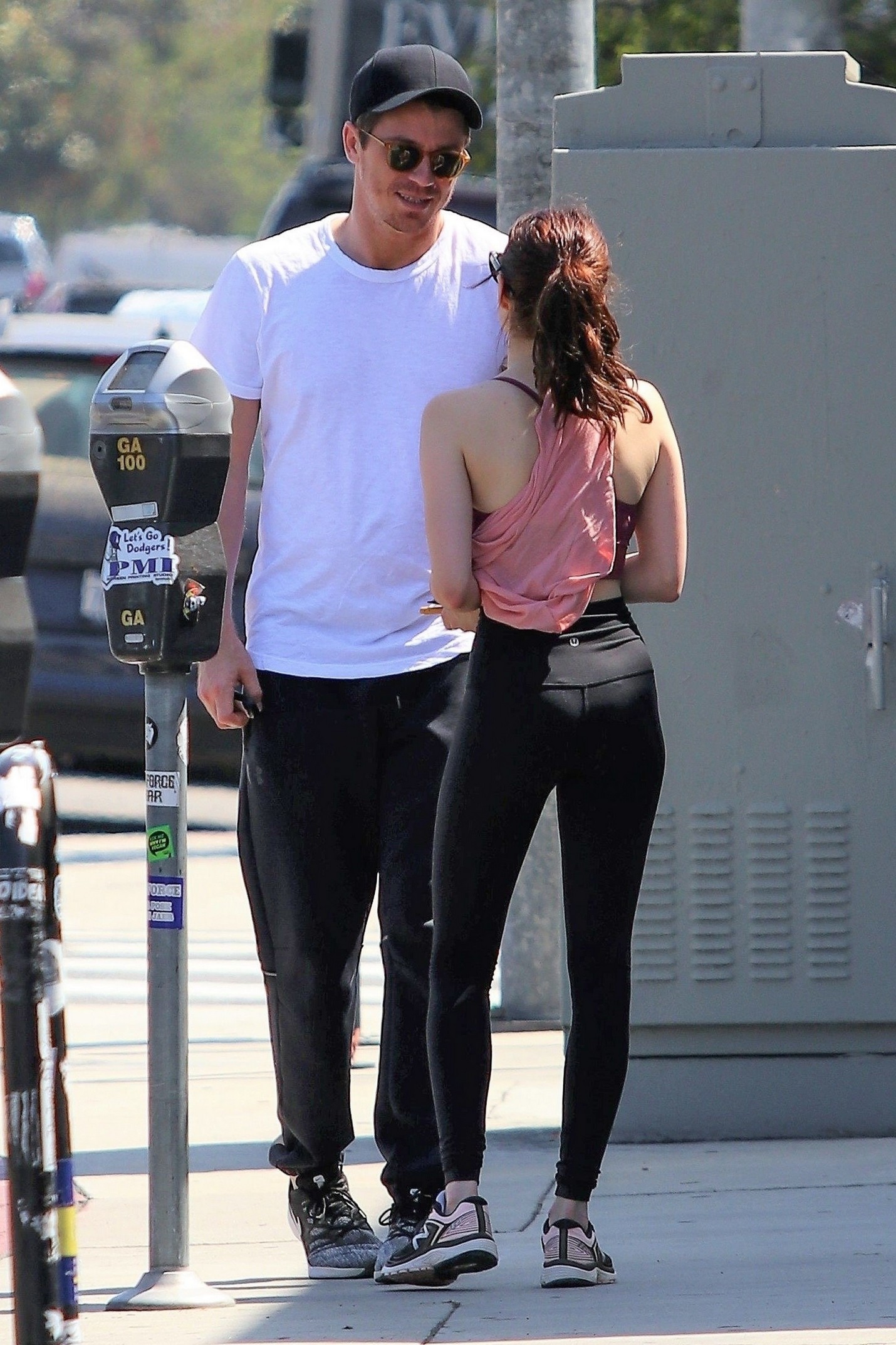emma-roberts-sexy-in-la-21 Emma Roberts Tight Leggins